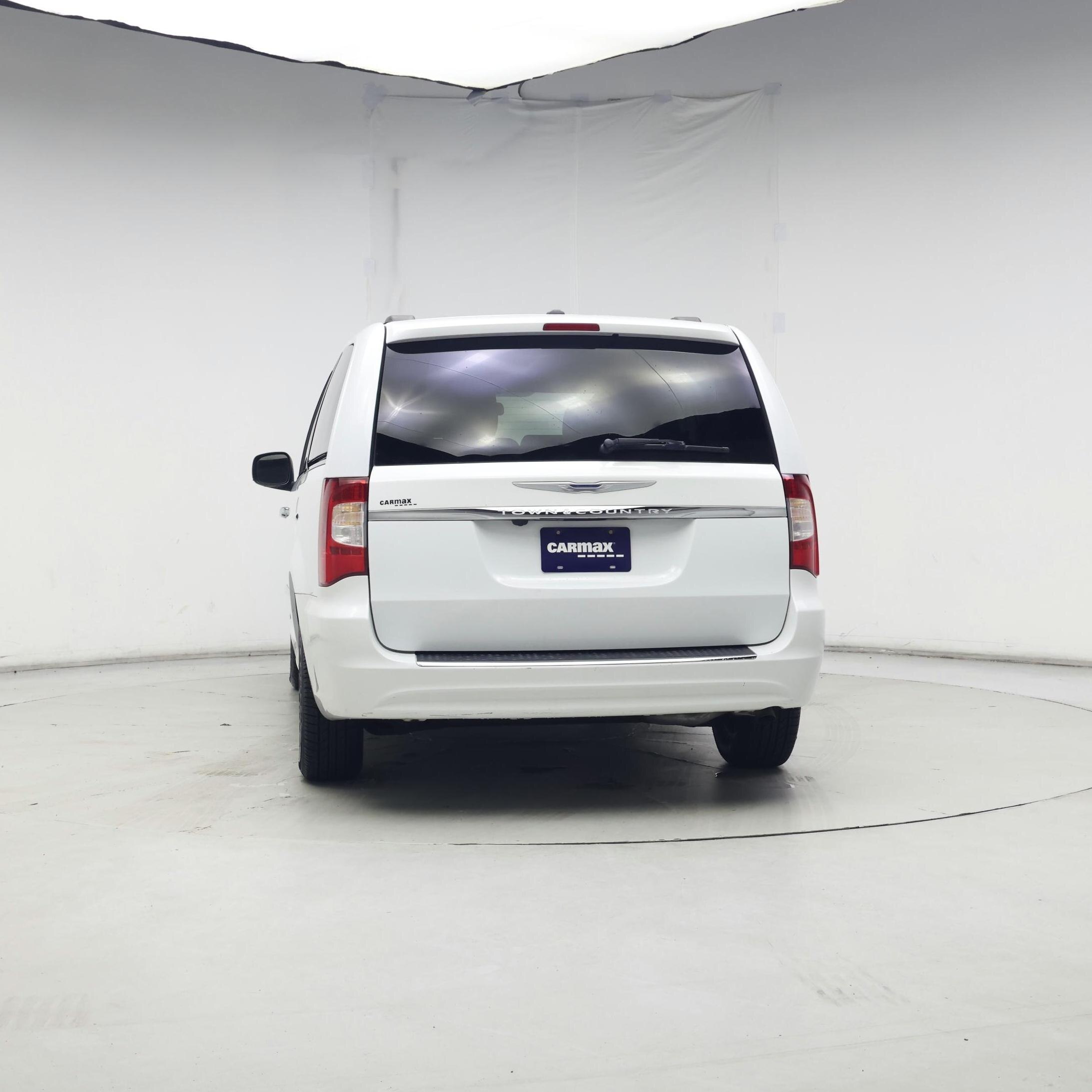 Thumbnail: 2016 Chrysler Town & Country - 6