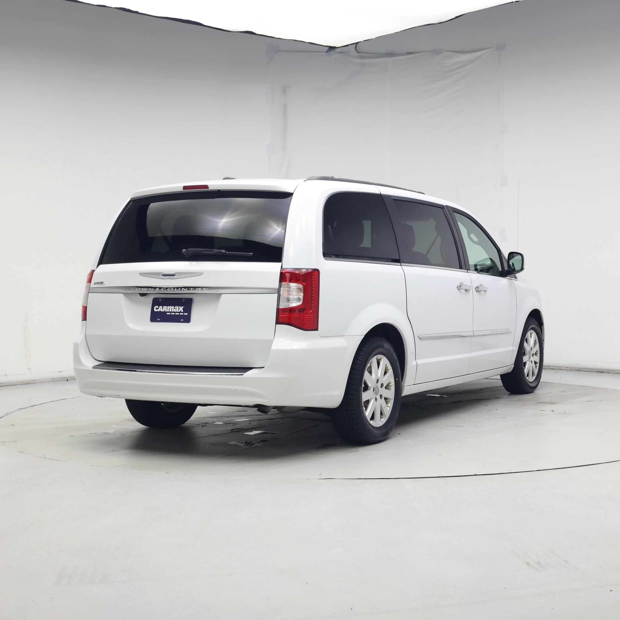 Thumbnail: 2016 Chrysler Town & Country - 8