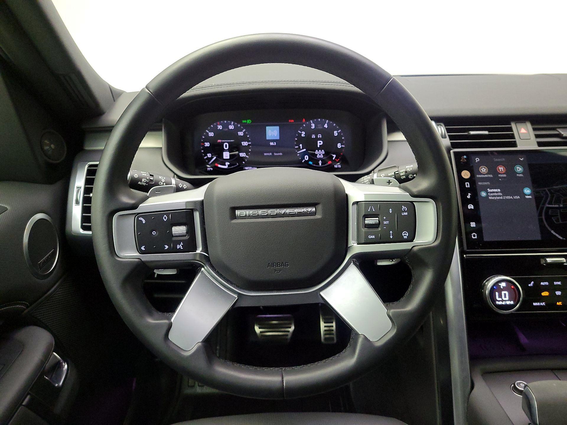 Thumbnail: 2023 Land Rover Discovery - 10