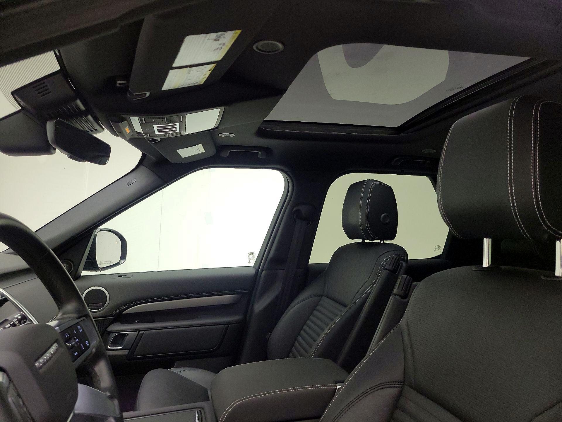 Thumbnail: 2023 Land Rover Discovery - 19