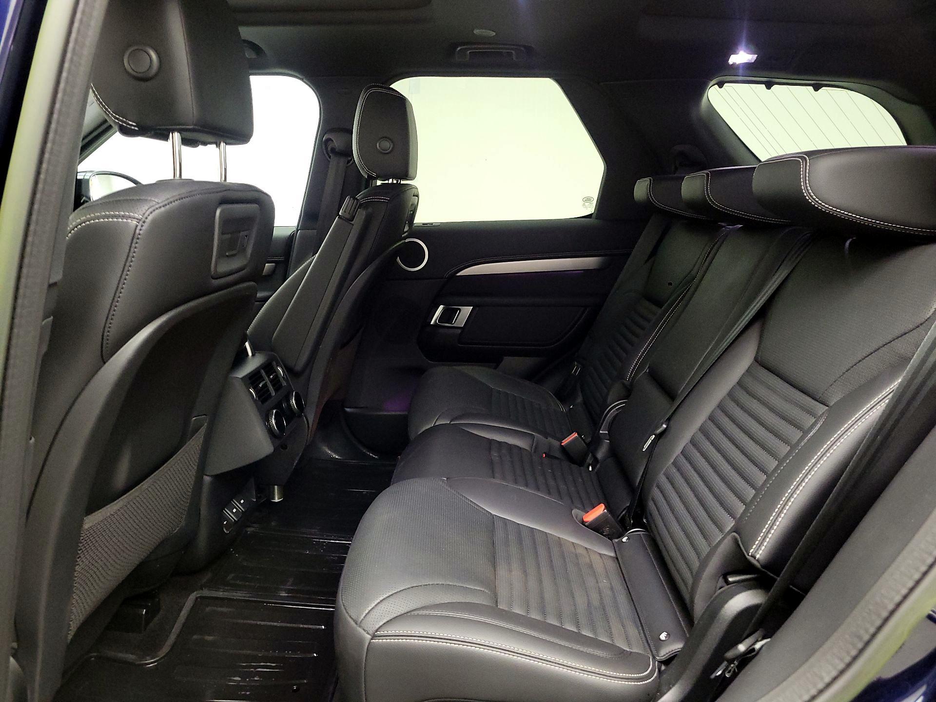 Thumbnail: 2023 Land Rover Discovery - 20