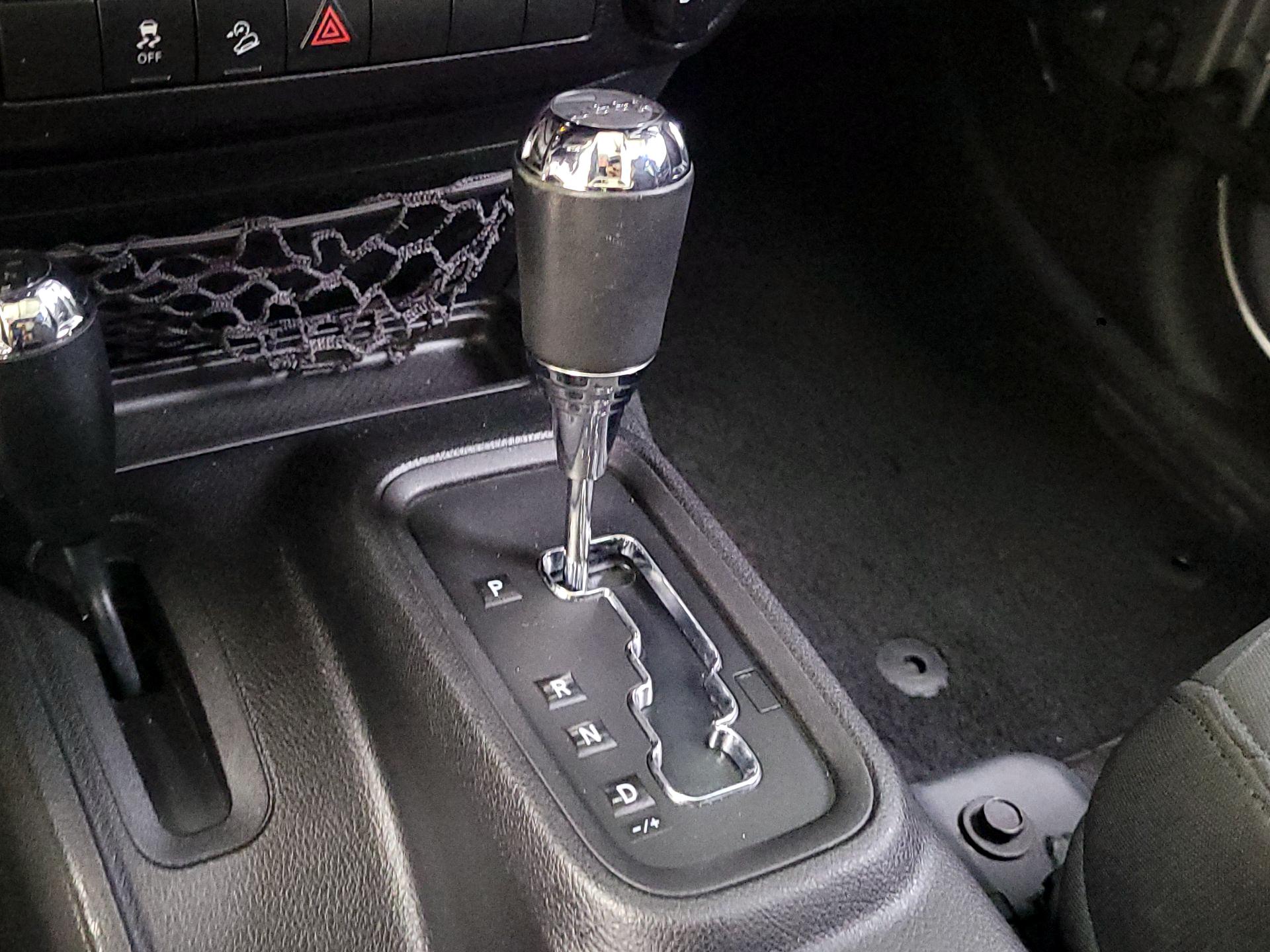 Thumbnail: 2015 Jeep Wrangler - 15