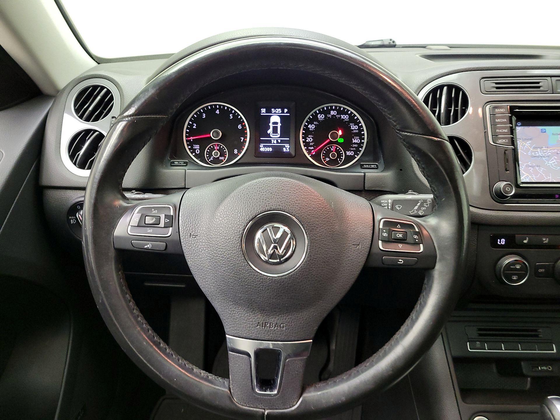 Thumbnail: 2016 Volkswagen Tiguan - 10