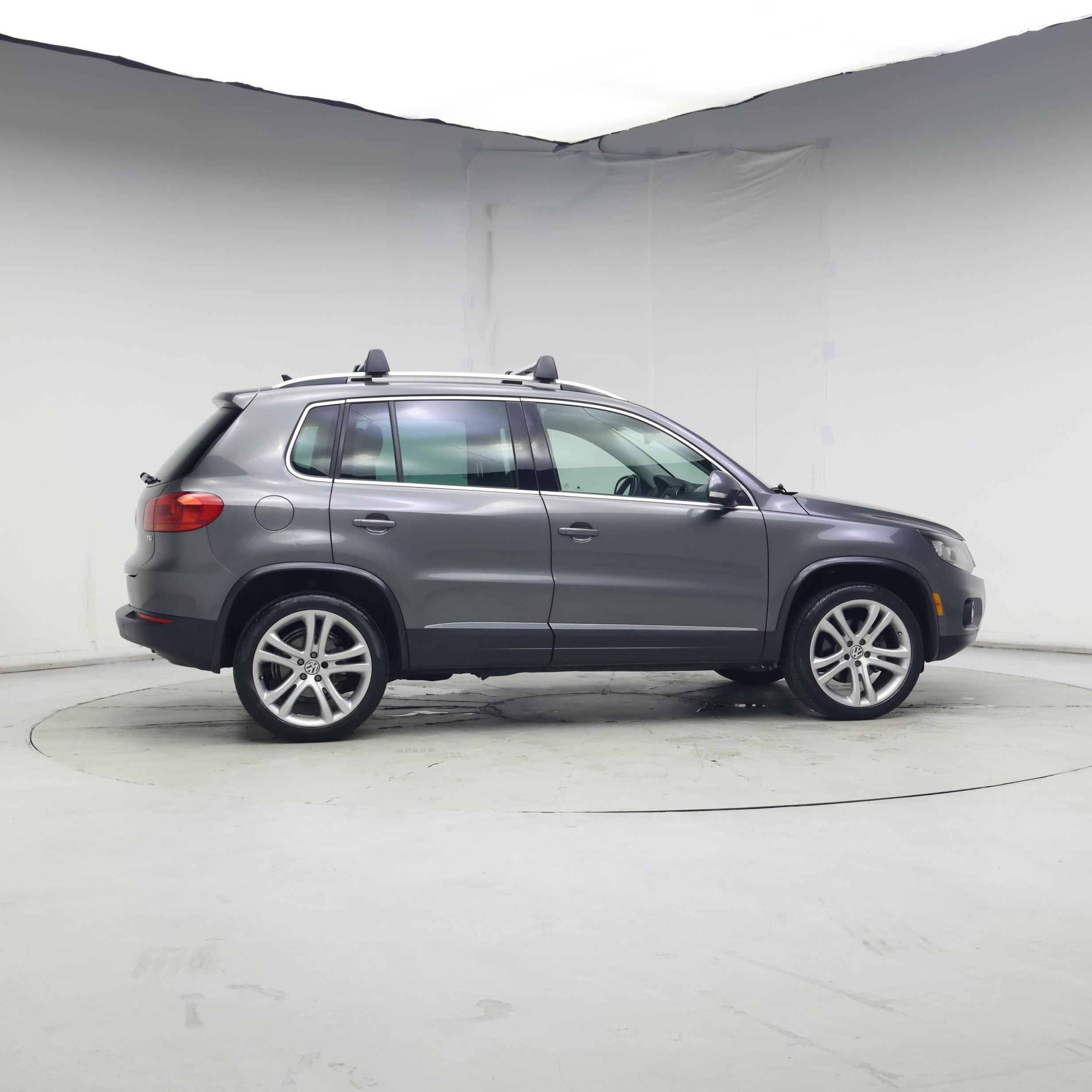 Thumbnail: 2016 Volkswagen Tiguan - 7