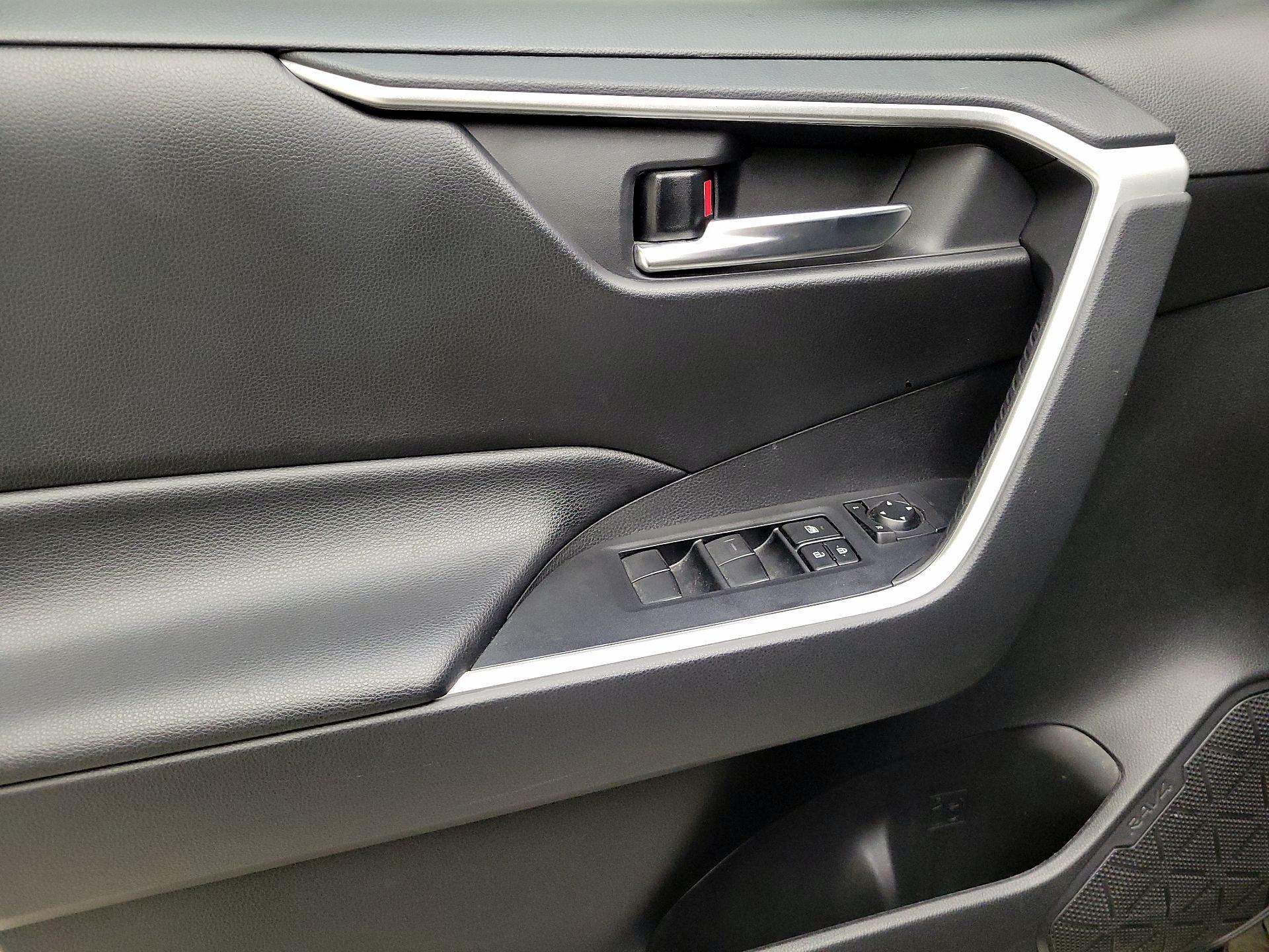 Thumbnail: 2021 Toyota RAV4 - 12