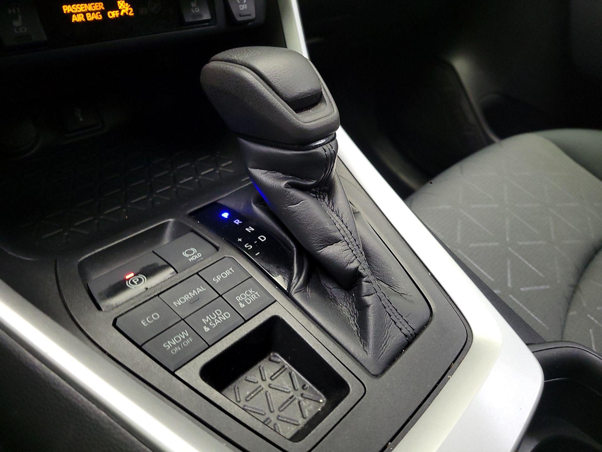 Thumbnail: 2021 Toyota RAV4 - 18