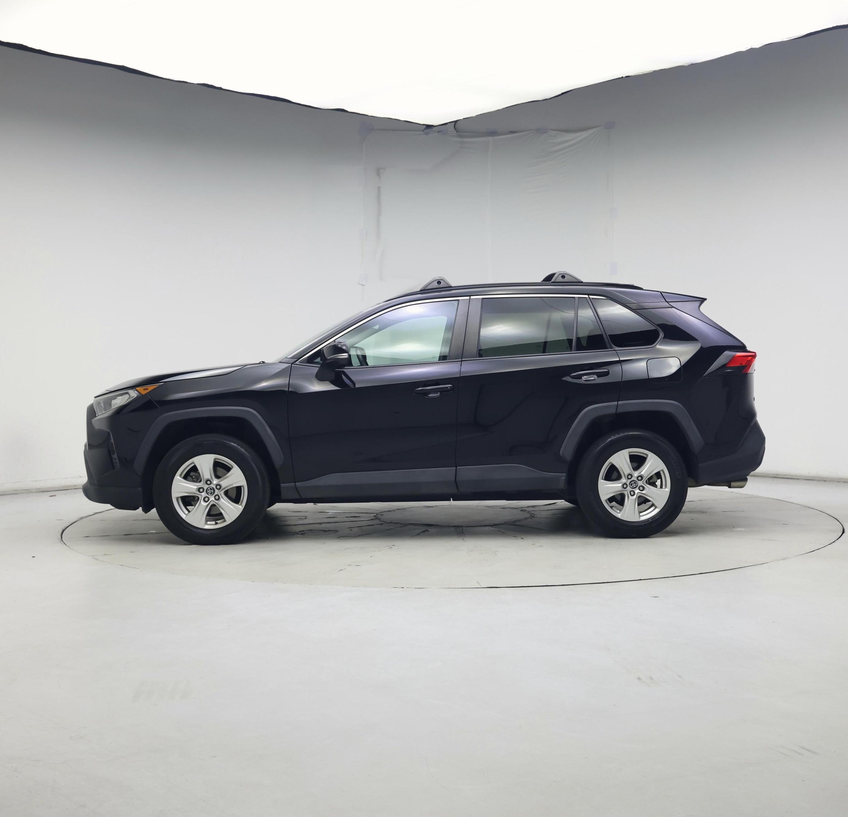 Thumbnail: 2021 Toyota RAV4 - 3