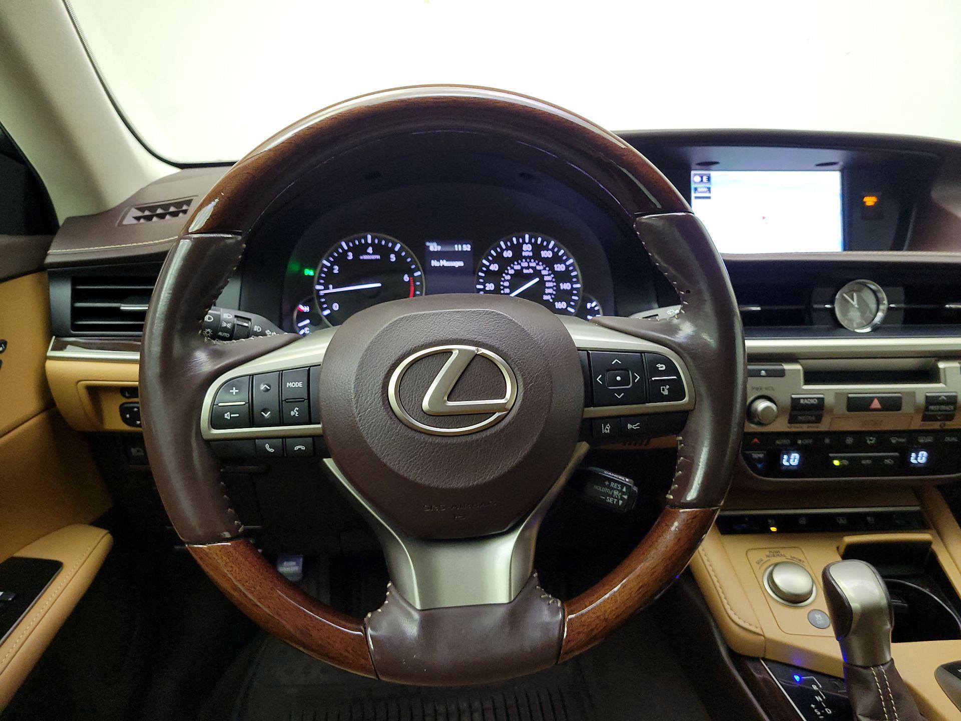 Thumbnail: 2018 Lexus ES - 10
