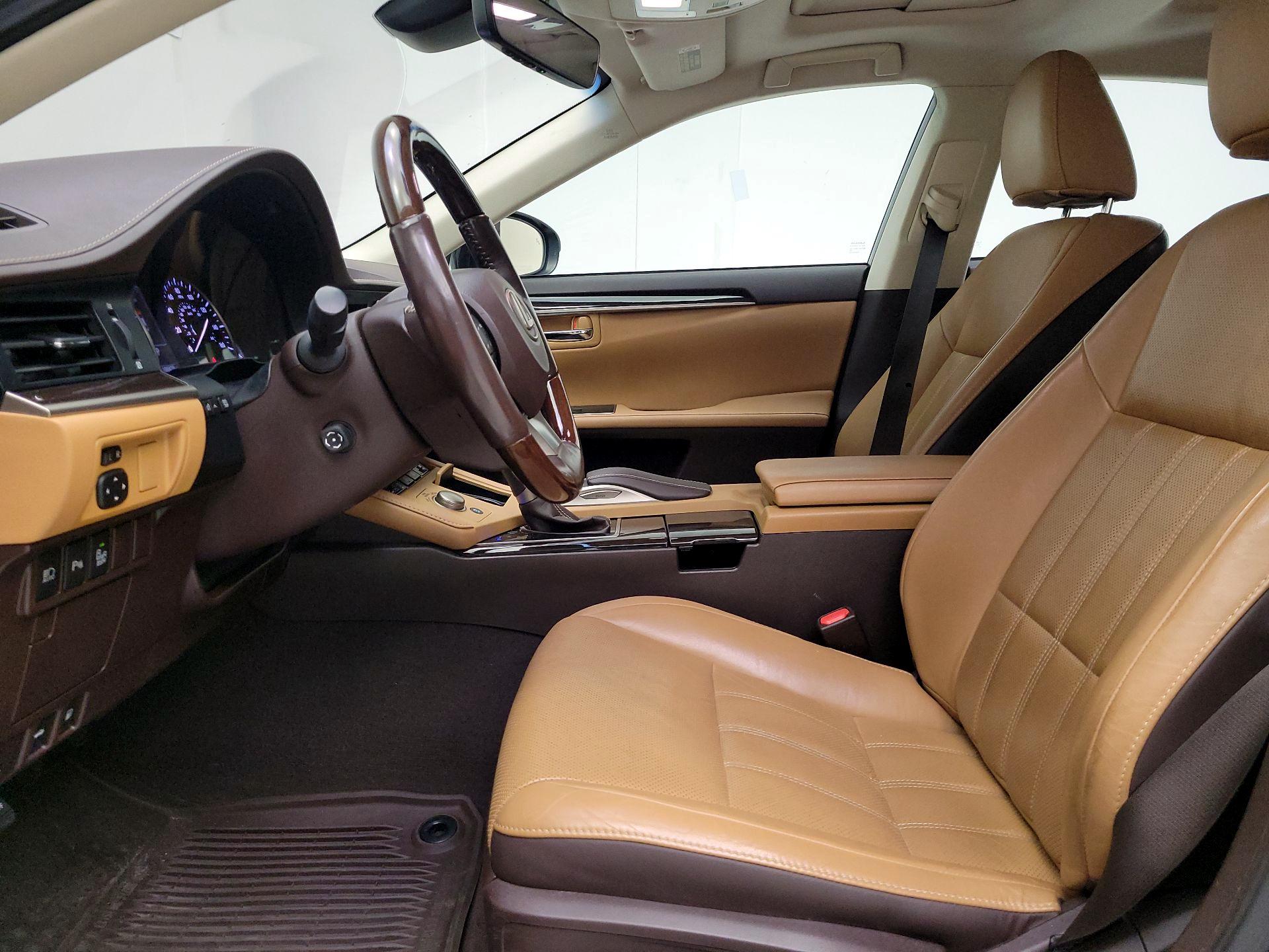 Thumbnail: 2018 Lexus ES - 11