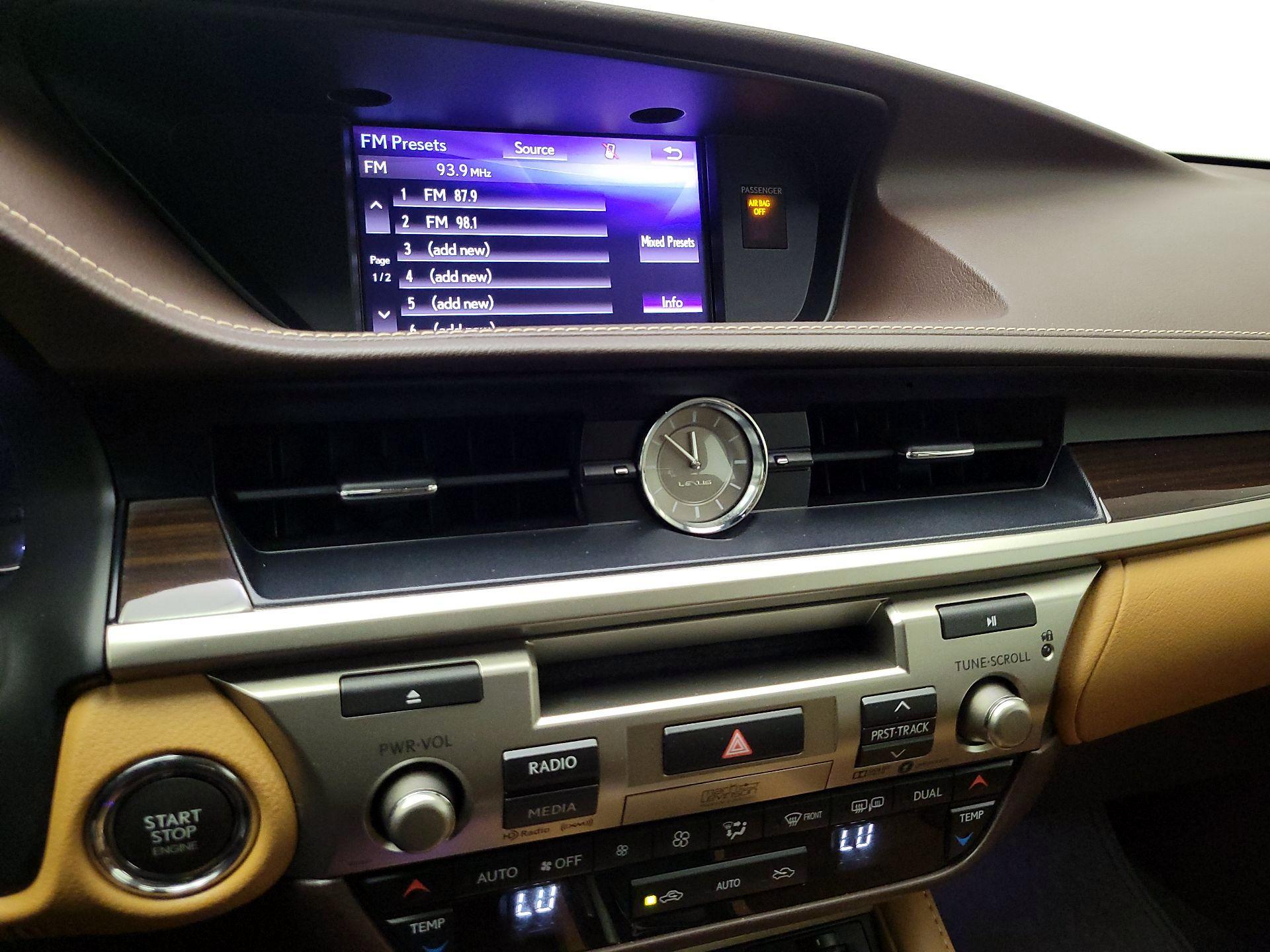 Thumbnail: 2018 Lexus ES - 16