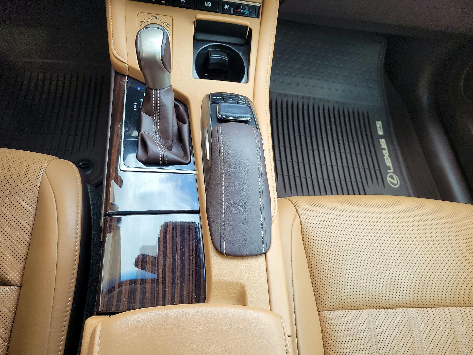 Thumbnail: 2018 Lexus ES - 18