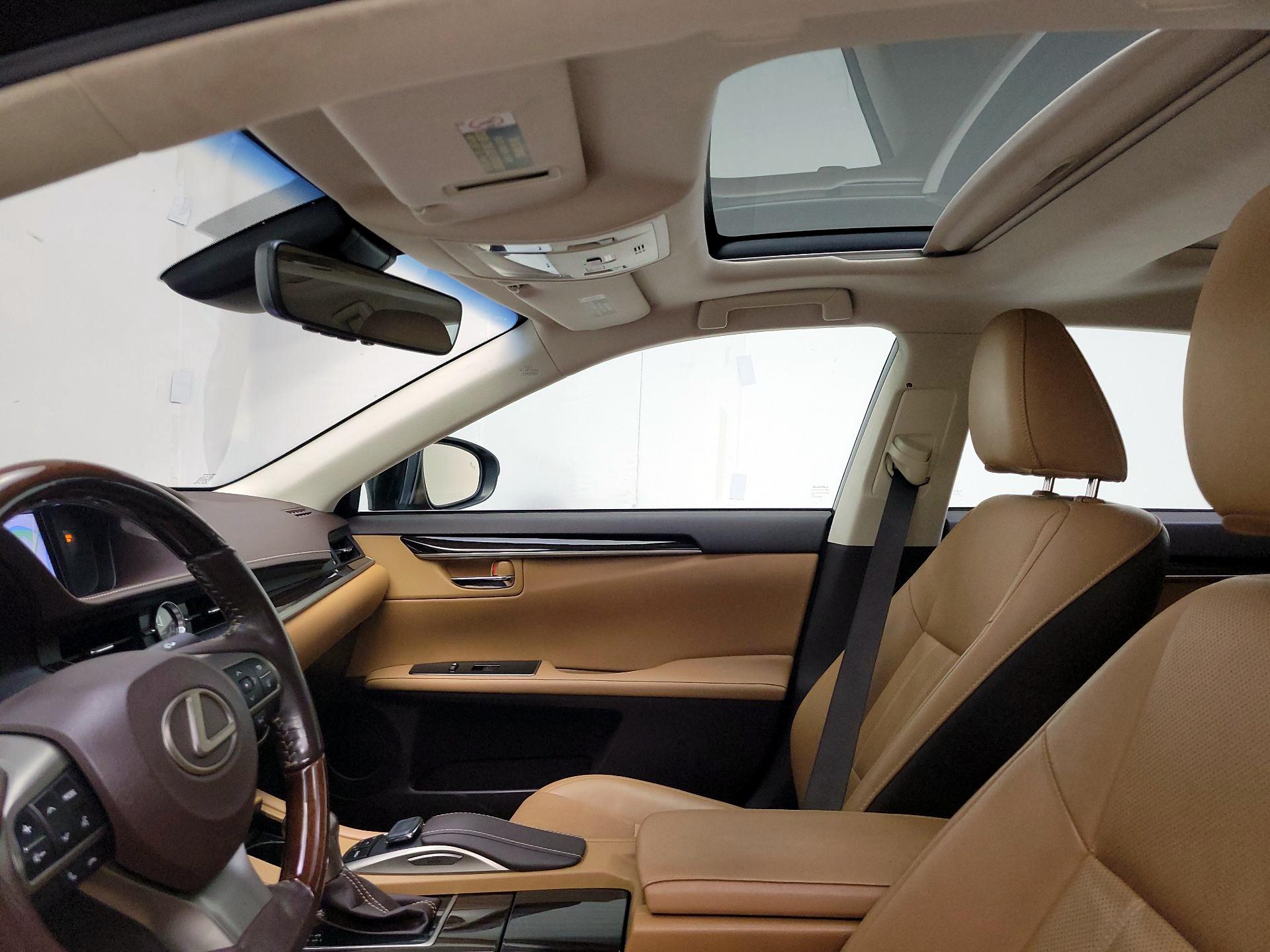 Thumbnail: 2018 Lexus ES - 20