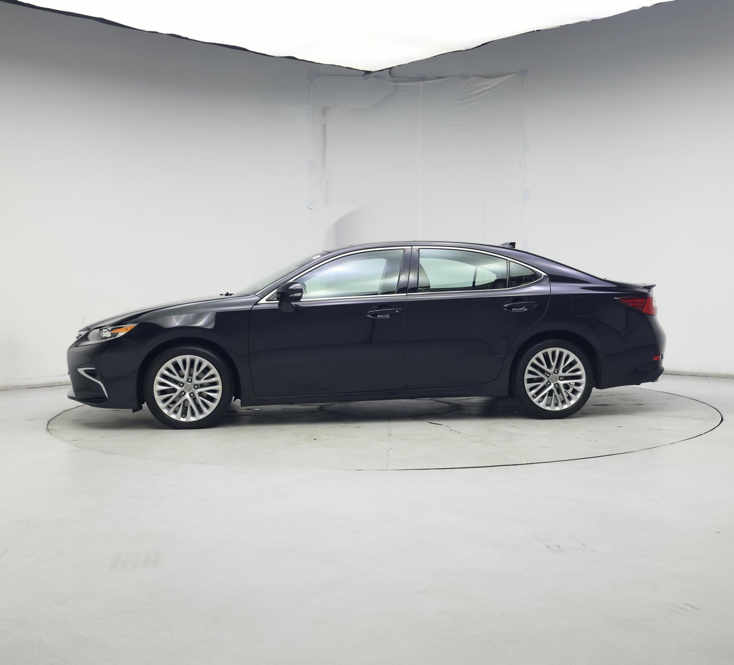 Thumbnail: 2018 Lexus ES - 3