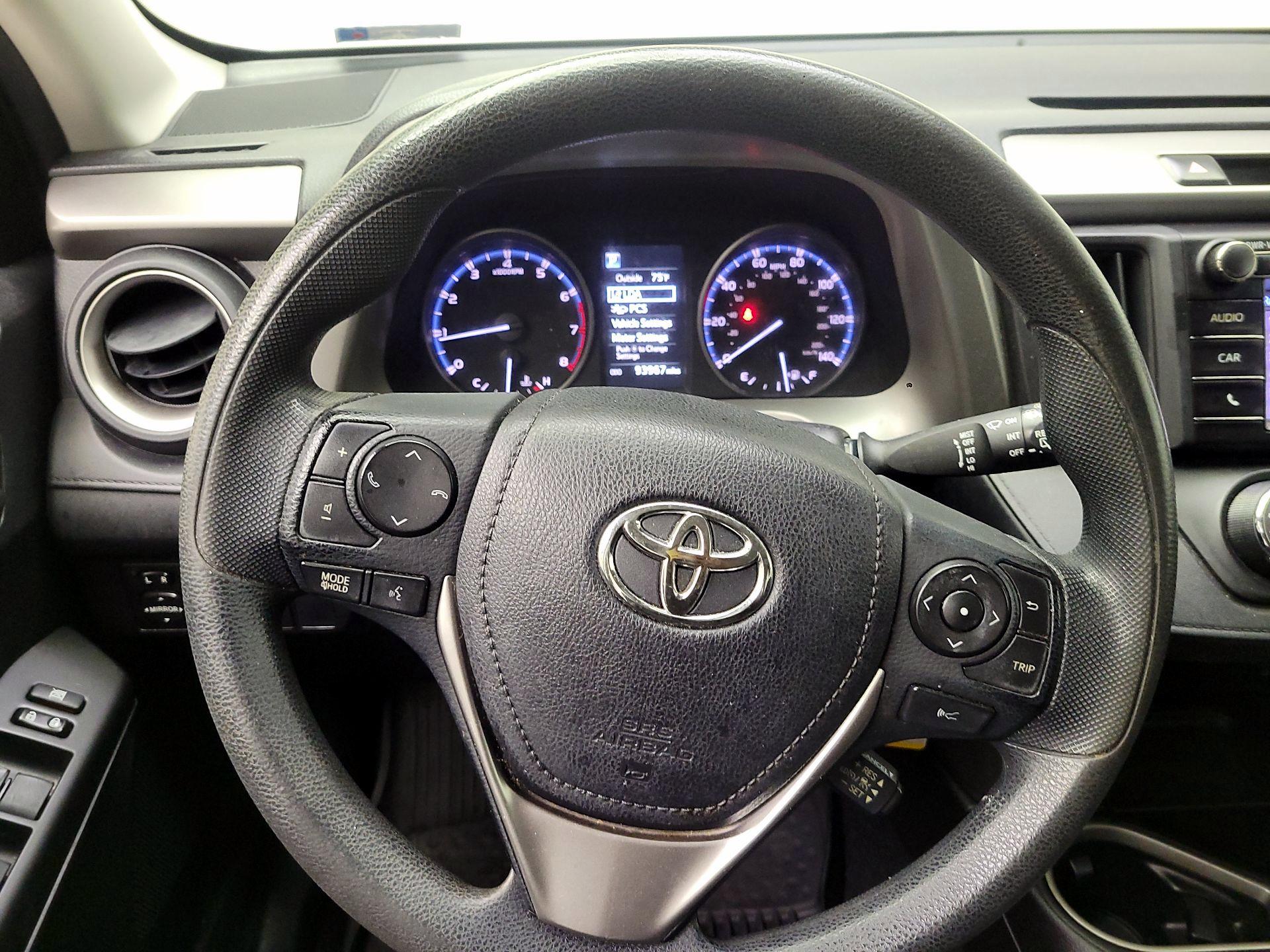 Thumbnail: 2017 Toyota RAV4 - 10