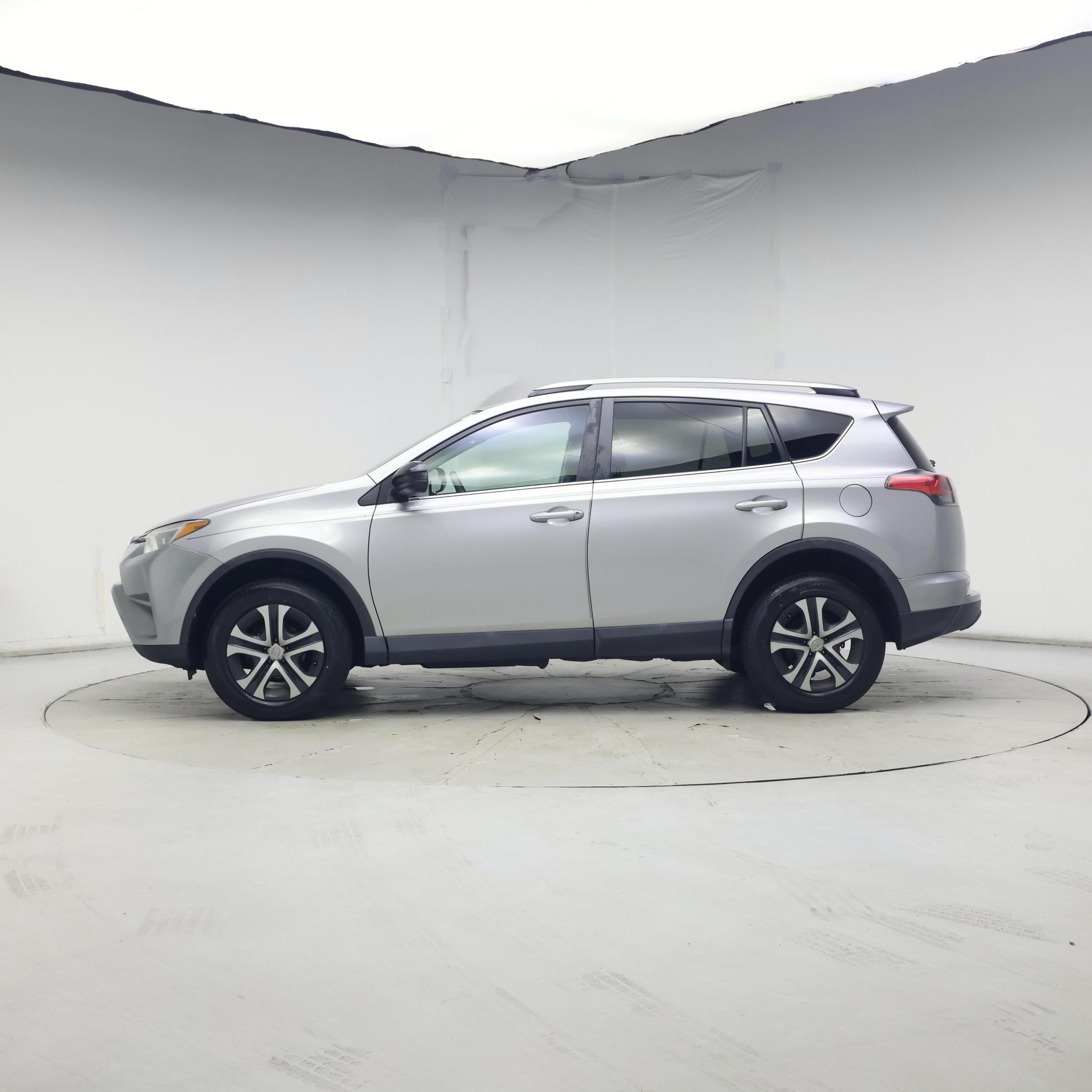 Thumbnail: 2017 Toyota RAV4 - 3