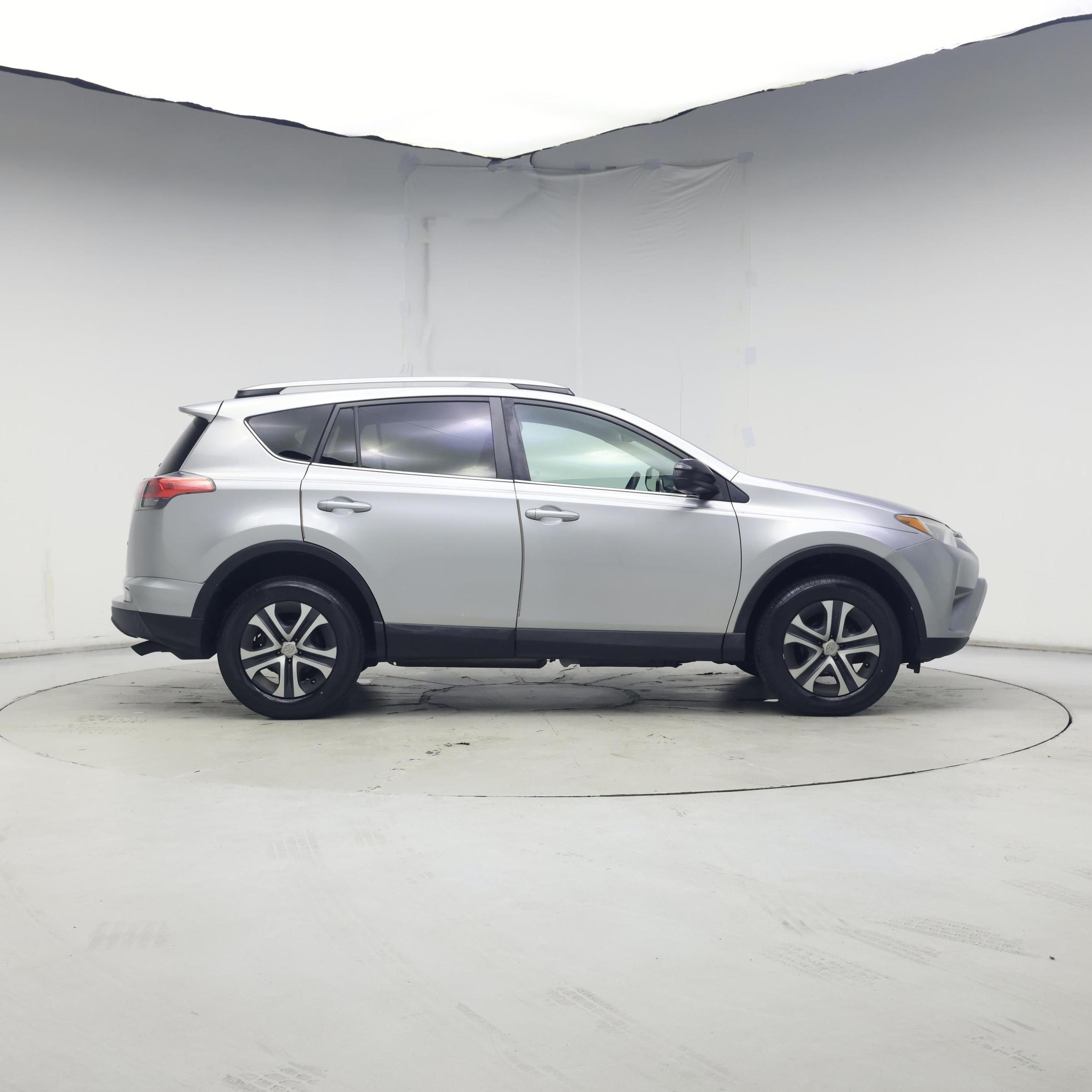 Thumbnail: 2017 Toyota RAV4 - 7