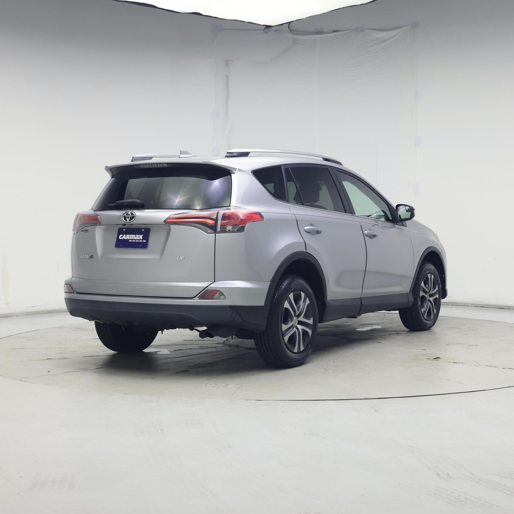 Thumbnail: 2017 Toyota RAV4 - 8
