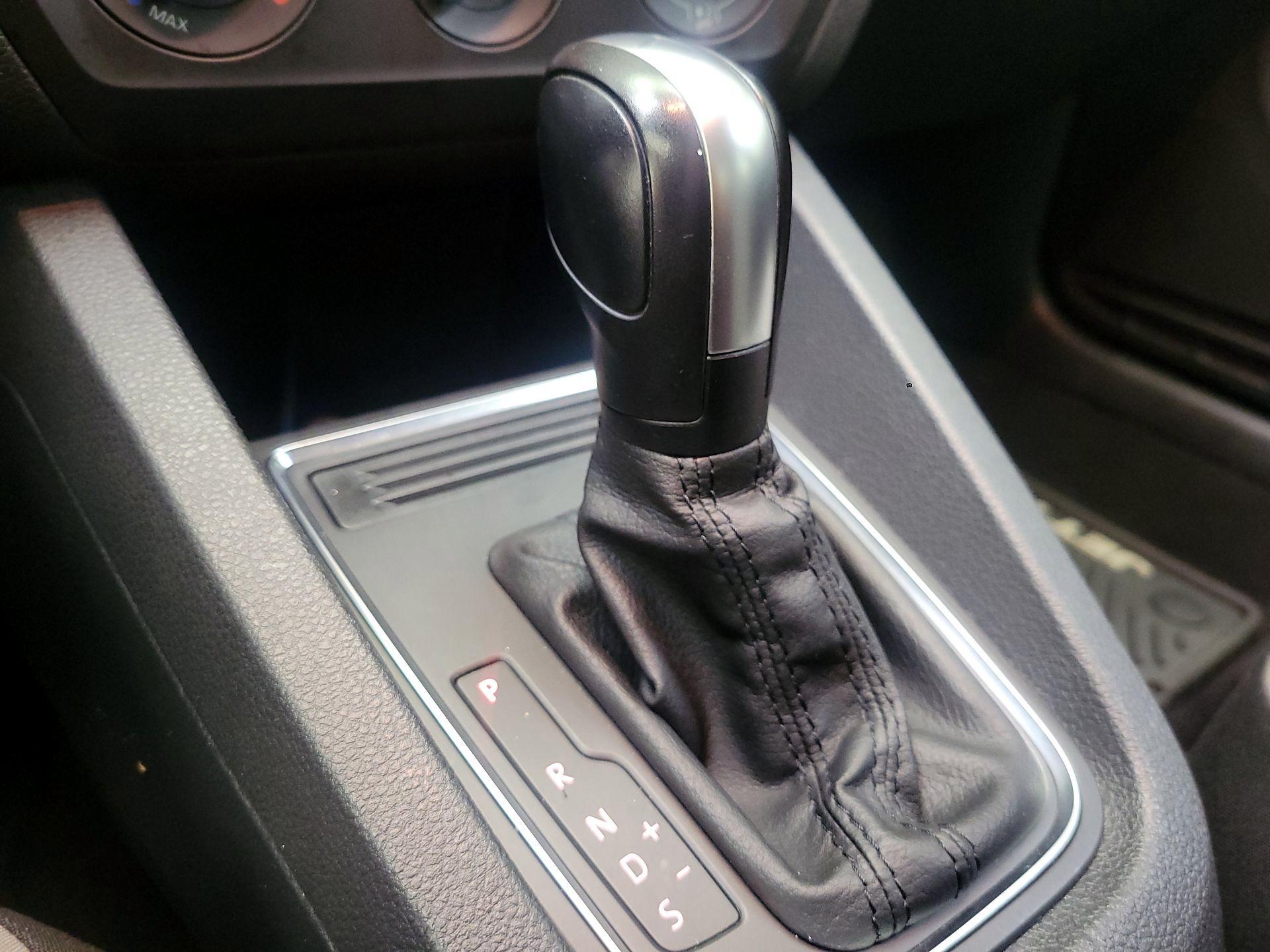 Thumbnail: 2017 Volkswagen Jetta - 17