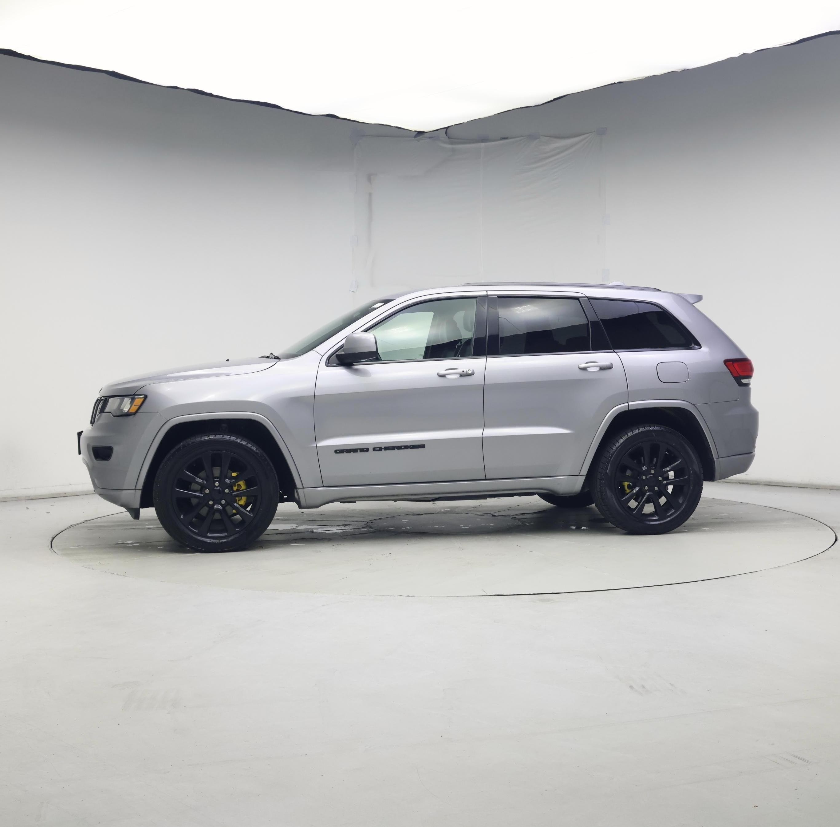 Thumbnail: 2019 Jeep Grand Cherokee - 3