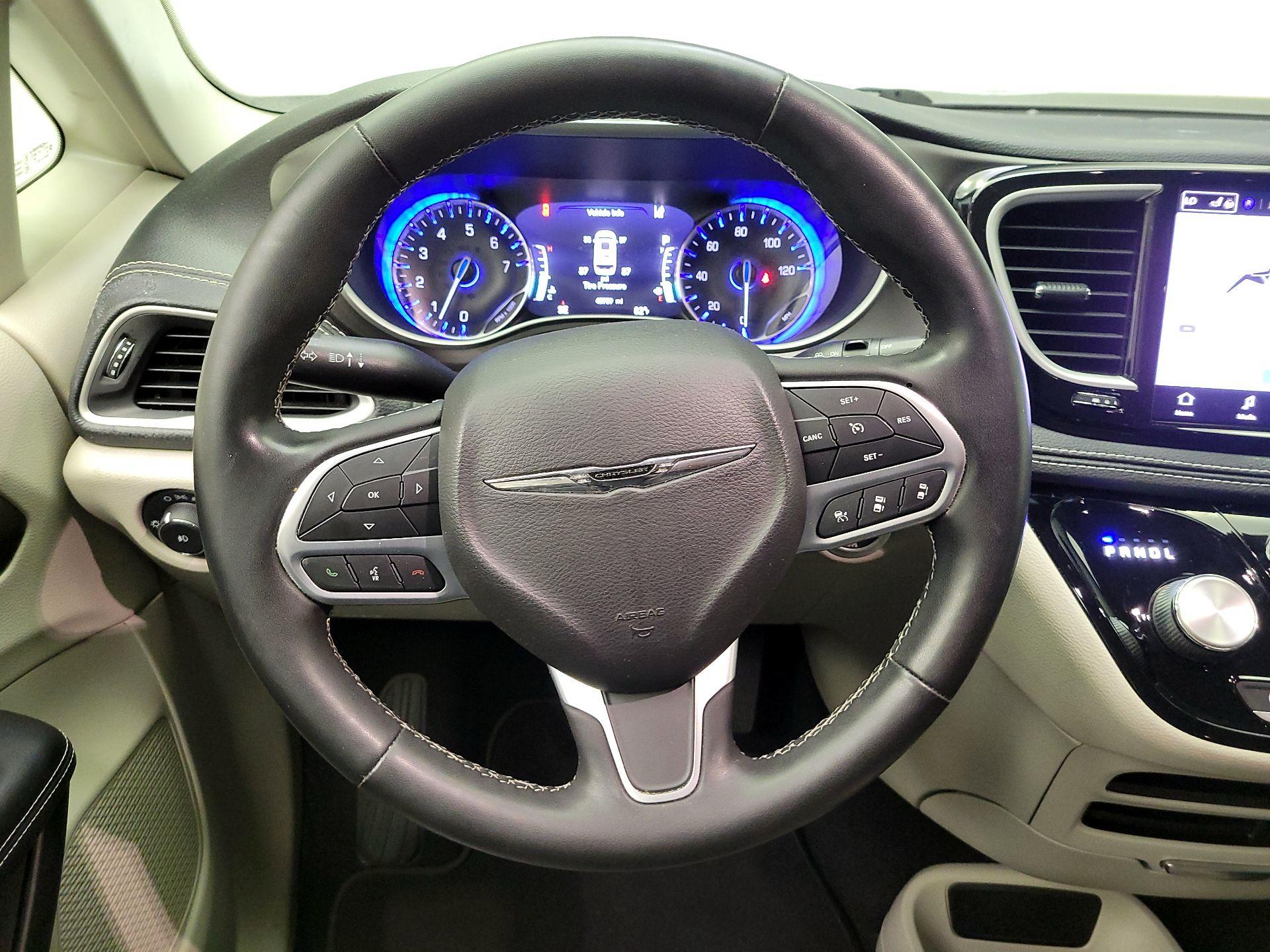 Thumbnail: 2022 Chrysler Pacifica - 10