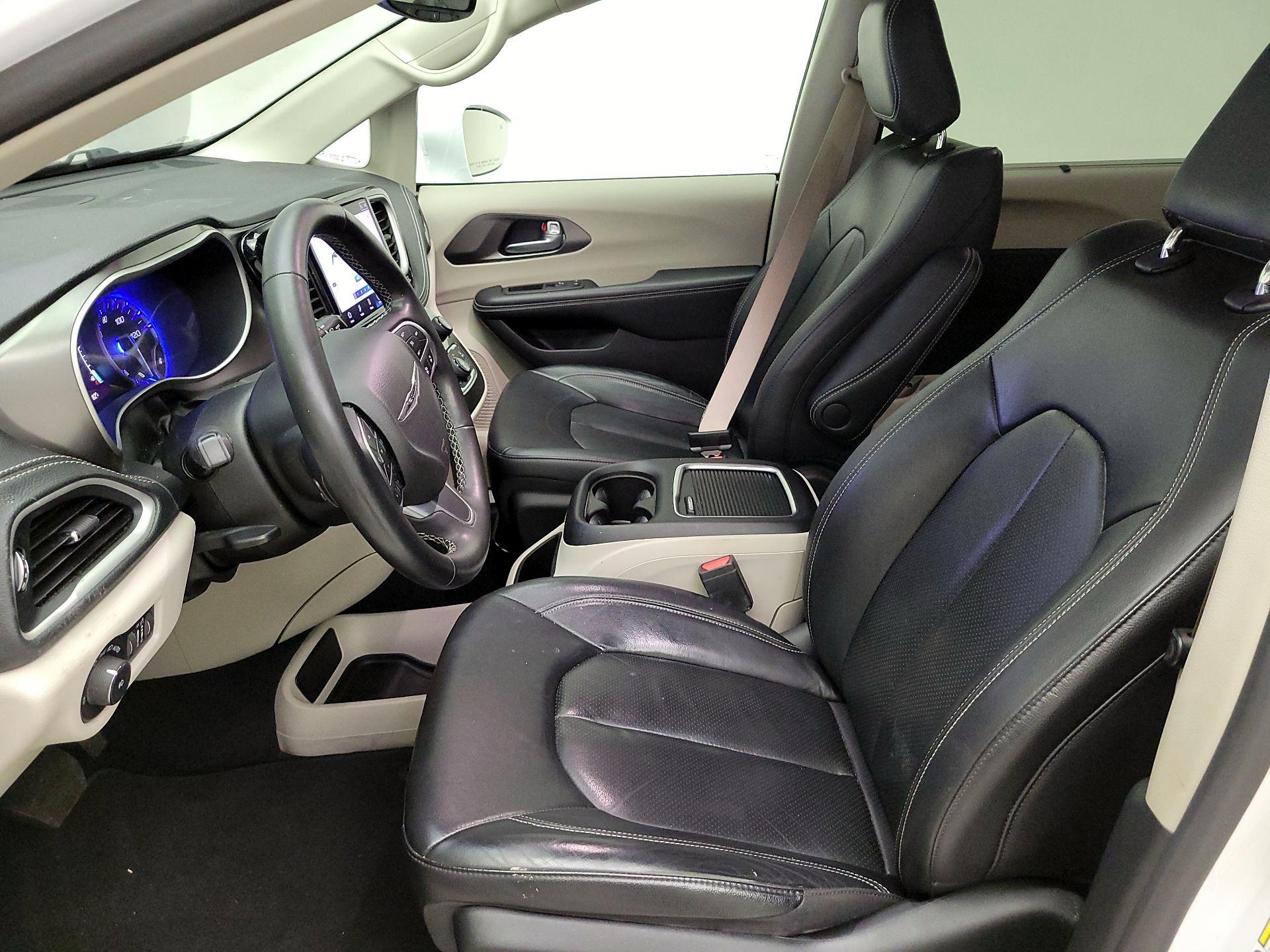 Thumbnail: 2022 Chrysler Pacifica - 11