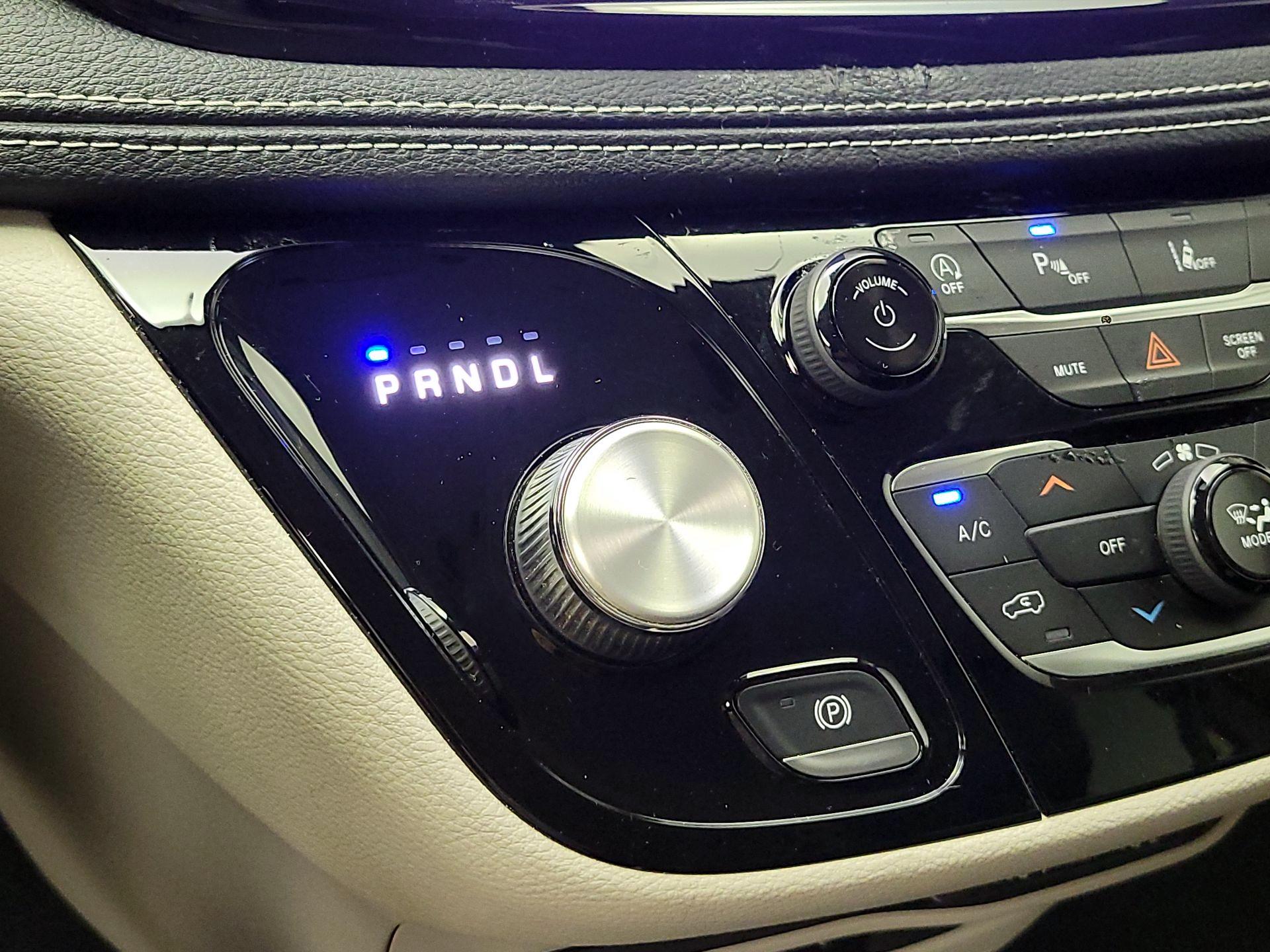 Thumbnail: 2022 Chrysler Pacifica - 17