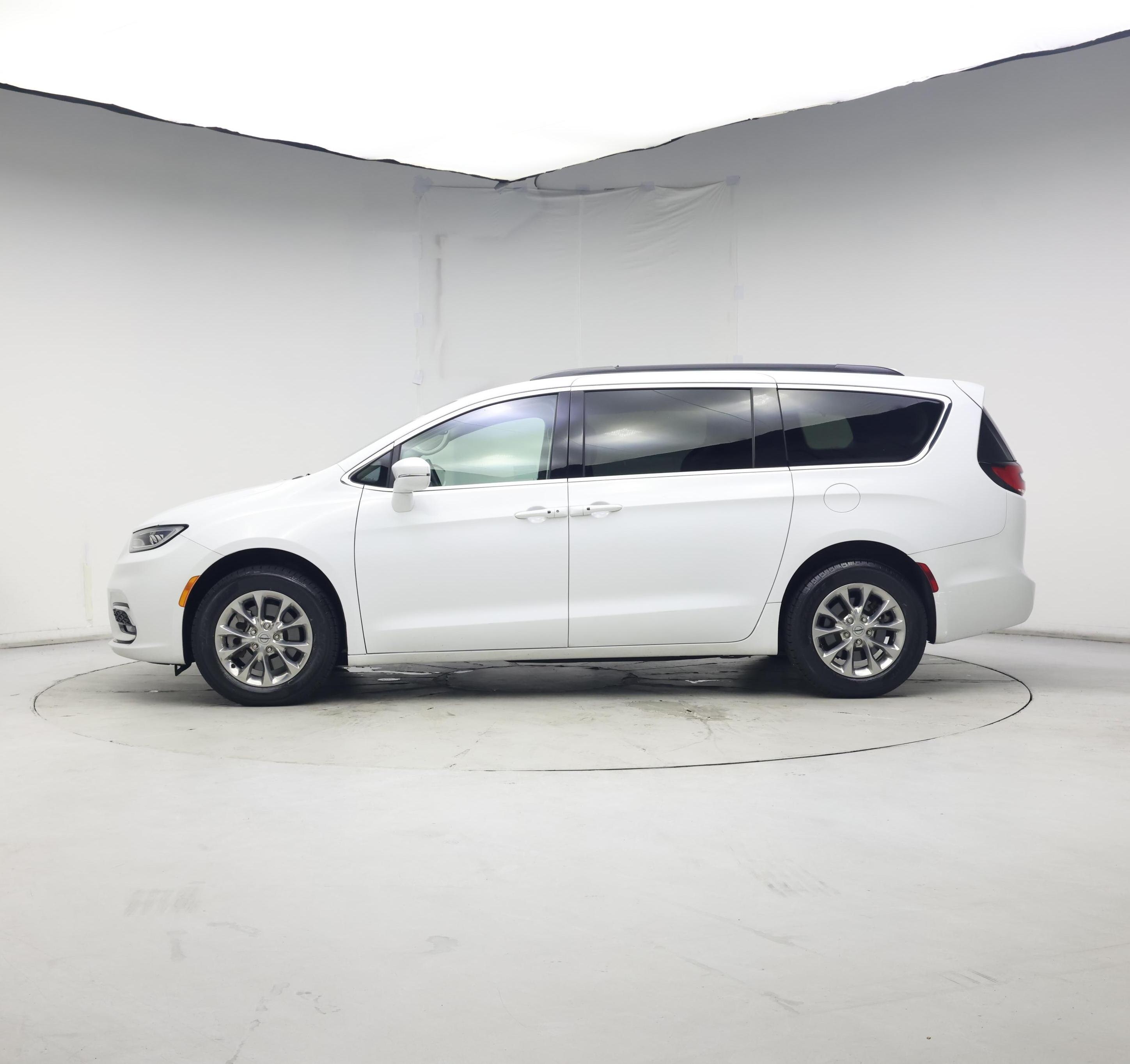 Thumbnail: 2022 Chrysler Pacifica - 3
