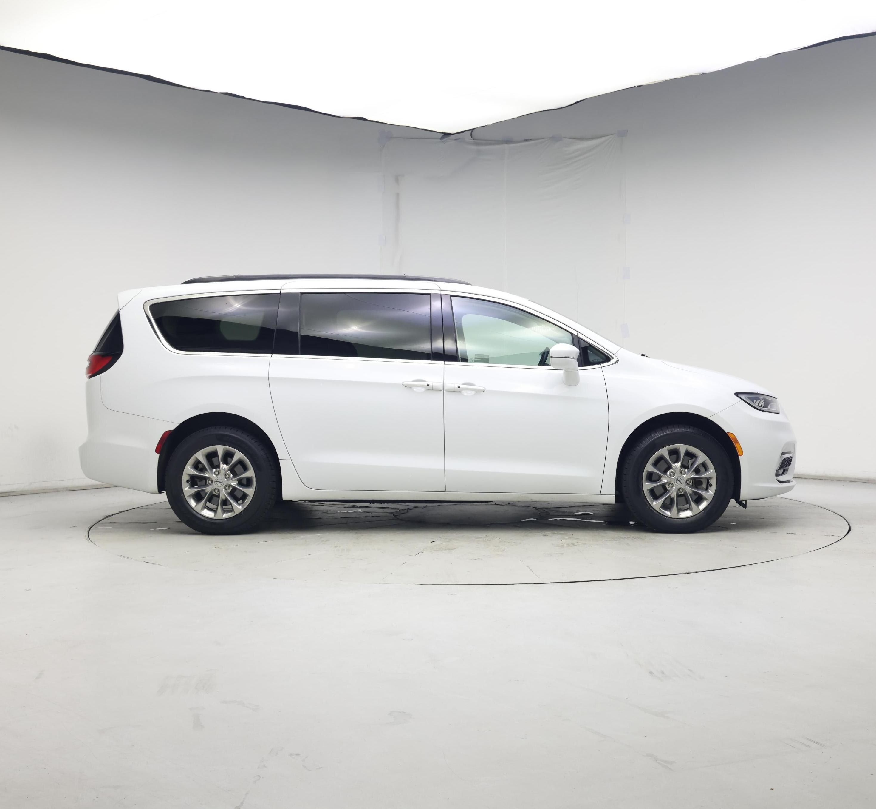 Thumbnail: 2022 Chrysler Pacifica - 7