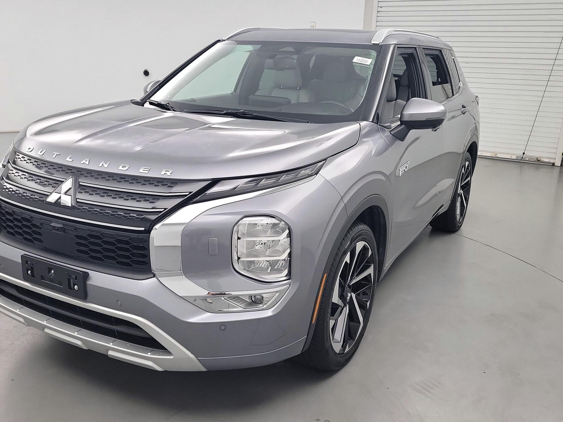 Thumbnail: 2023 Mitsubishi Outlander - 3