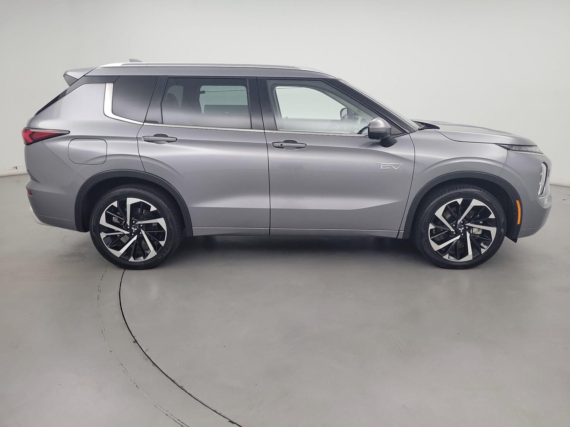 Thumbnail: 2023 Mitsubishi Outlander - 4
