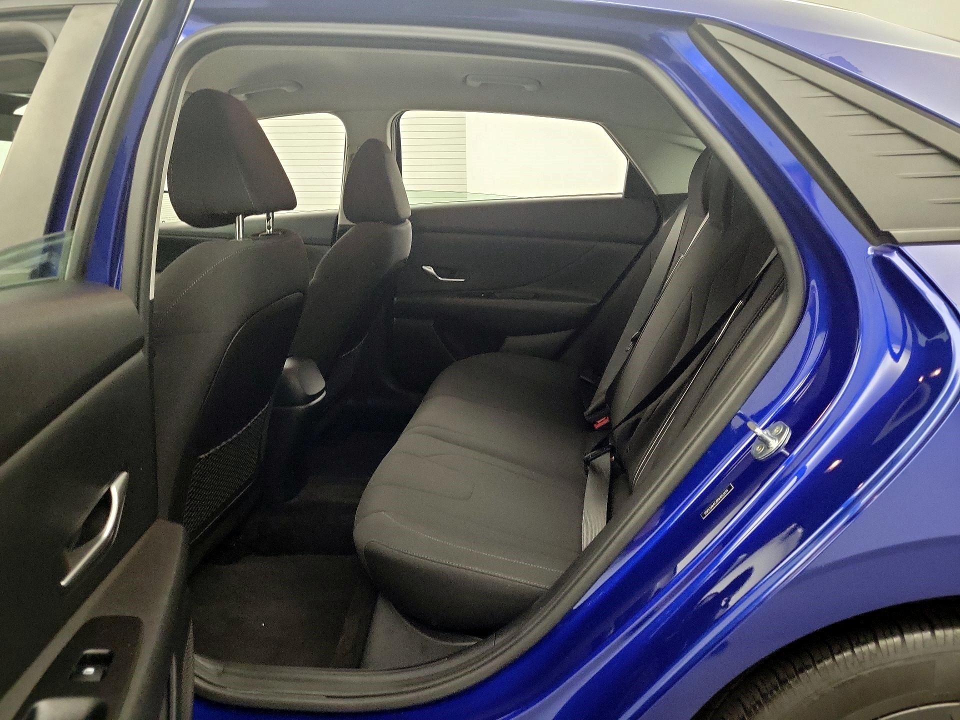 Thumbnail: 2022 Hyundai Elantra - 17