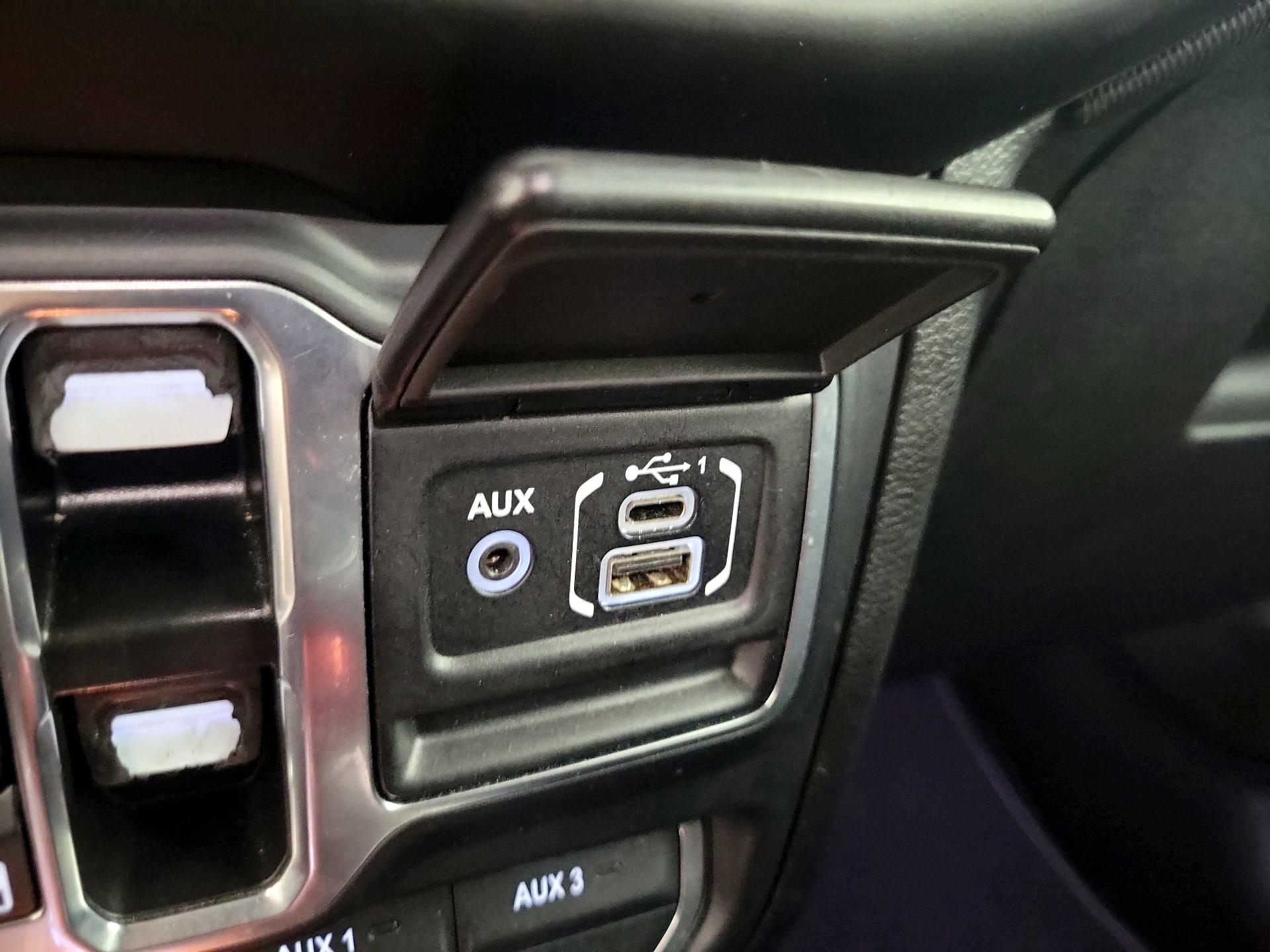 Thumbnail: 2021 Jeep Gladiator - 17