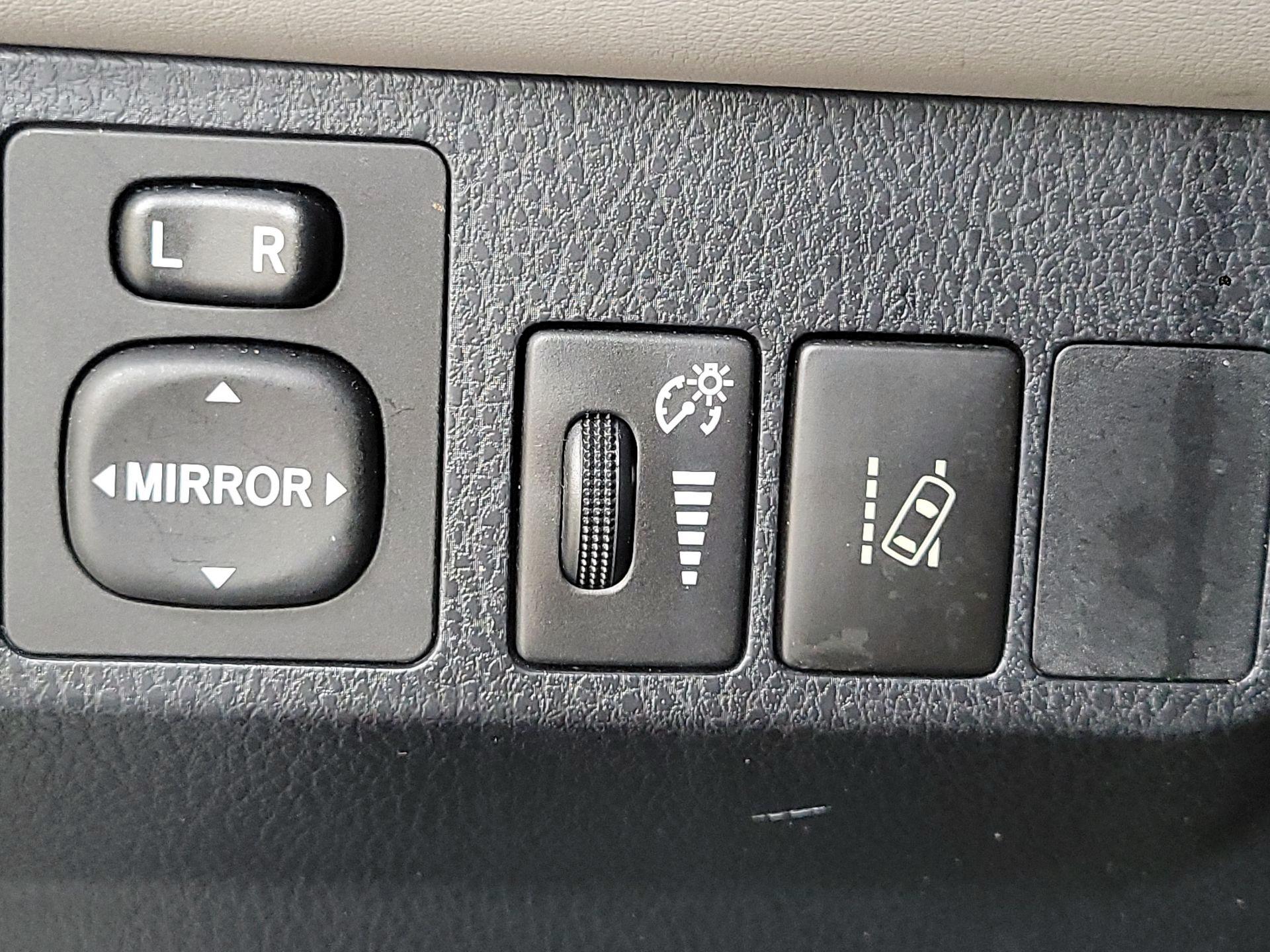Thumbnail: 2016 Toyota RAV4 - 13