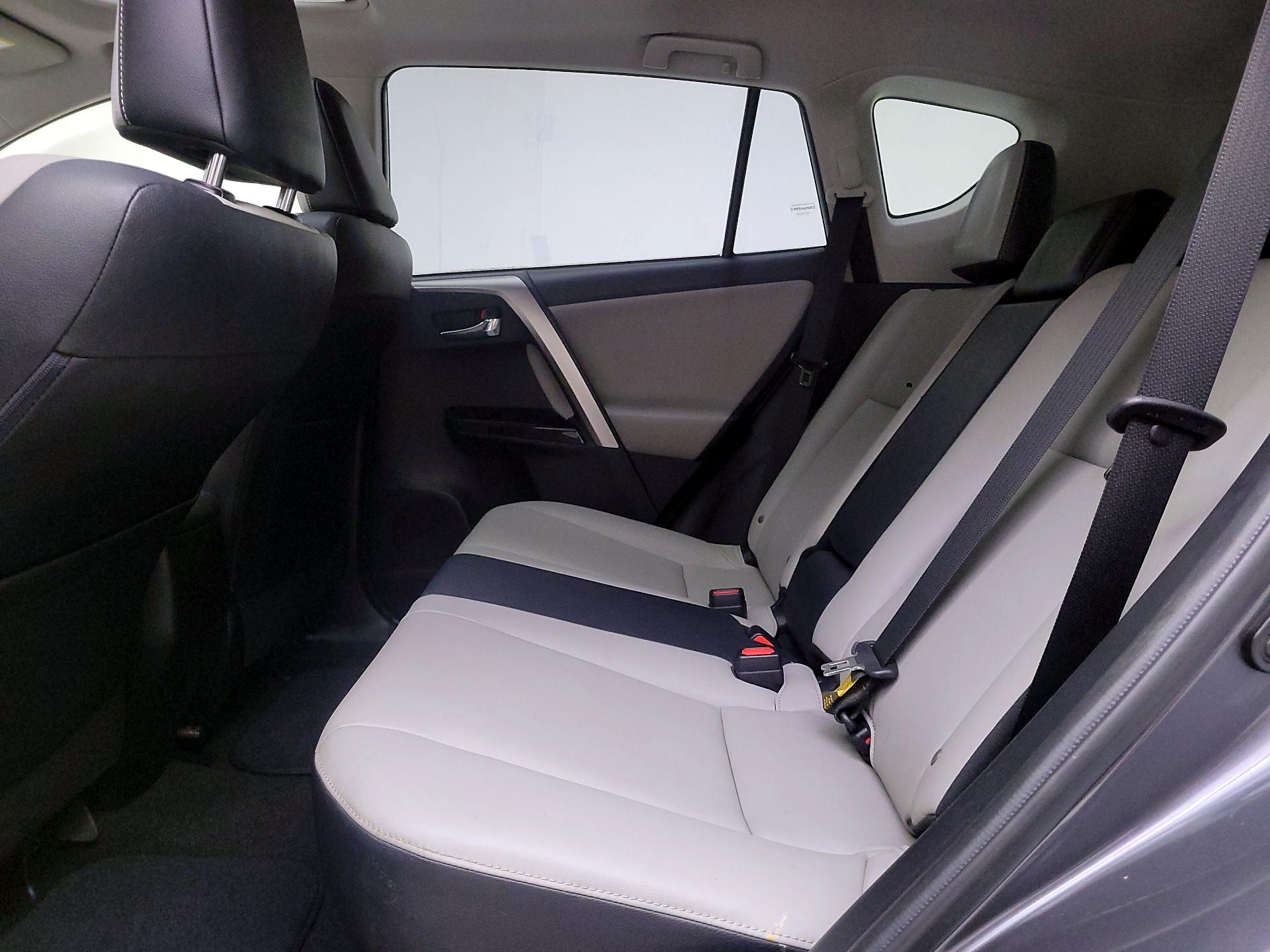 Thumbnail: 2016 Toyota RAV4 - 20