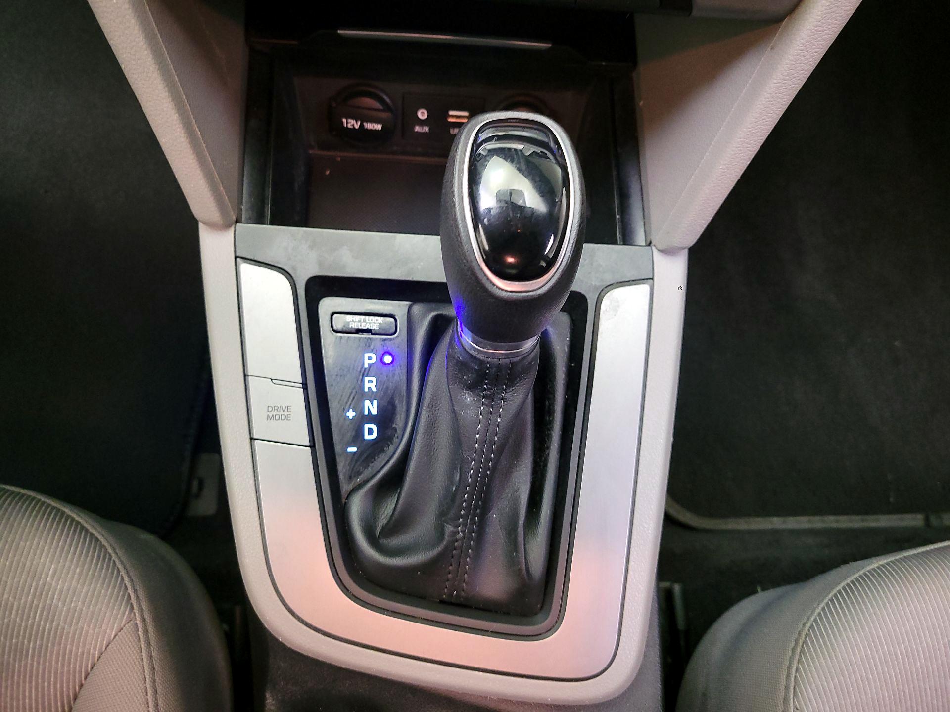 Thumbnail: 2018 Hyundai Elantra - 17