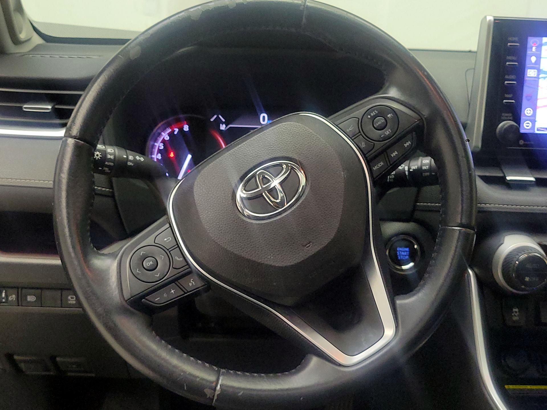 Thumbnail: 2019 Toyota RAV4 - 10
