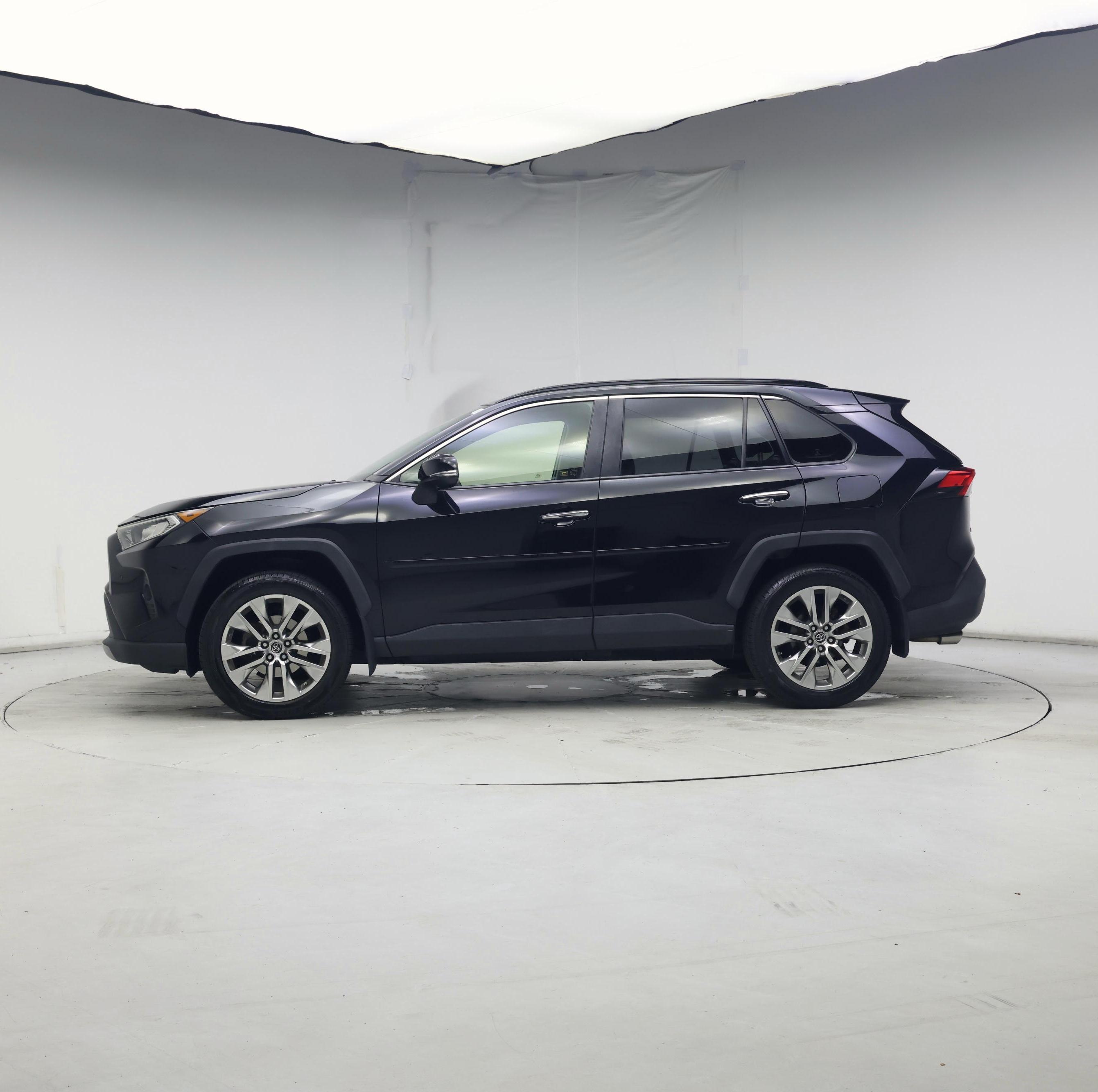 Thumbnail: 2019 Toyota RAV4 - 3