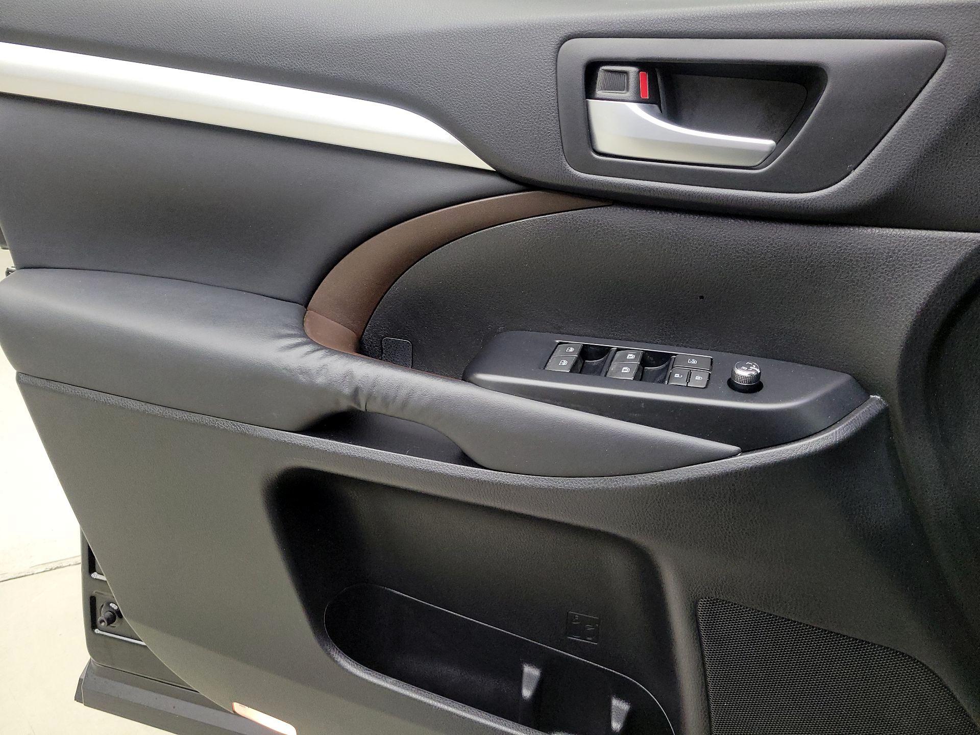 Thumbnail: 2014 Toyota Highlander - 12