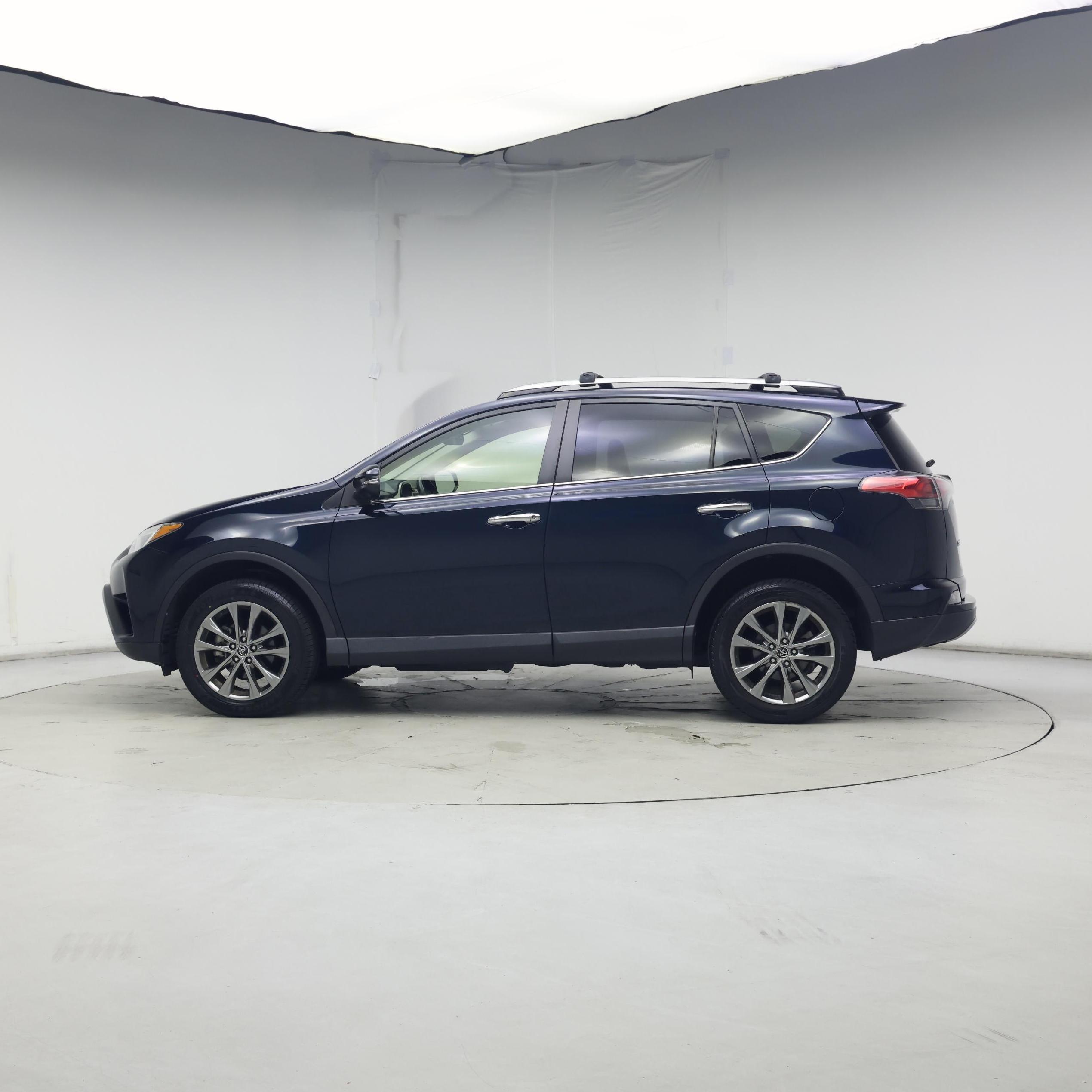 Thumbnail: 2018 Toyota RAV4 - 3