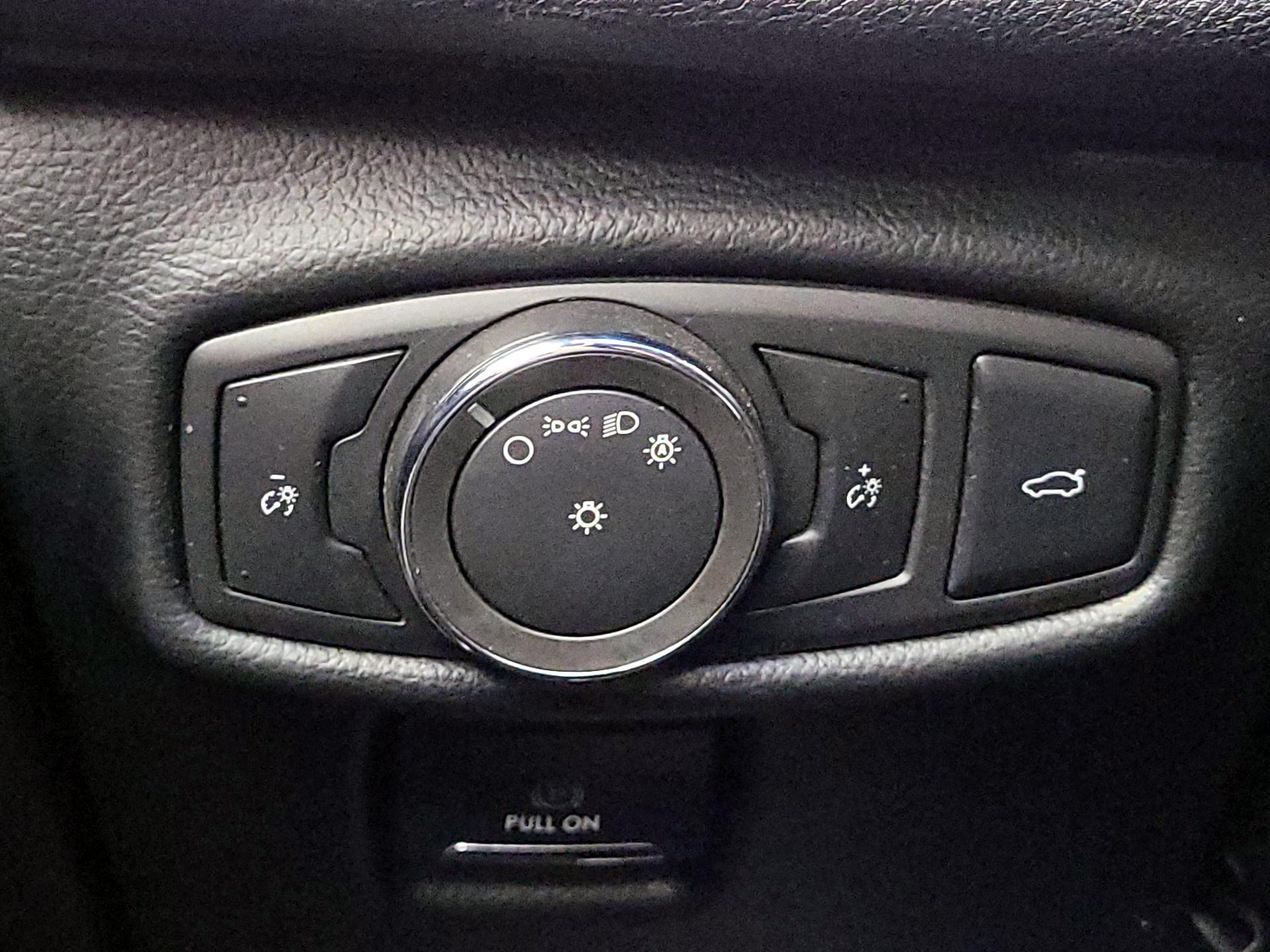 Thumbnail: 2017 Lincoln MKZ - 13