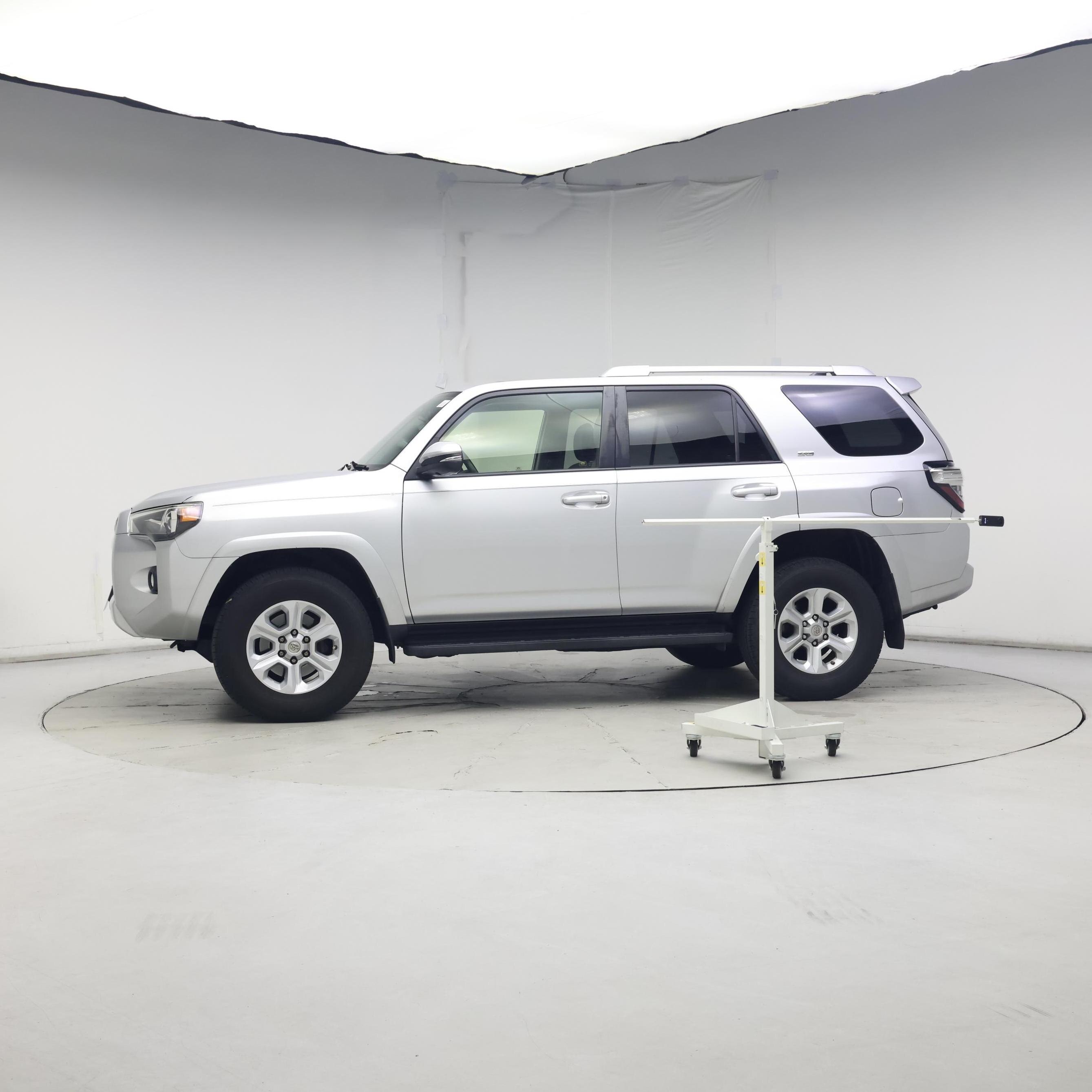 Thumbnail: 2016 Toyota 4Runner - 3