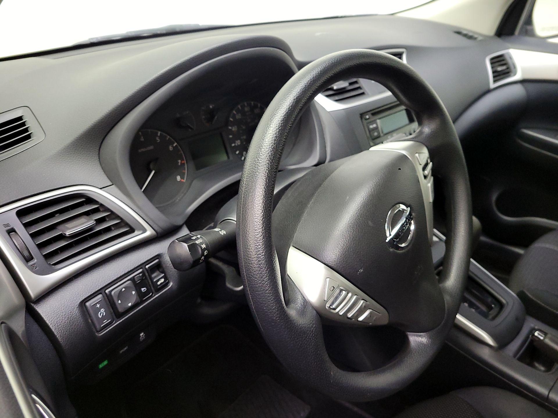 Thumbnail: 2016 Nissan Sentra - 9