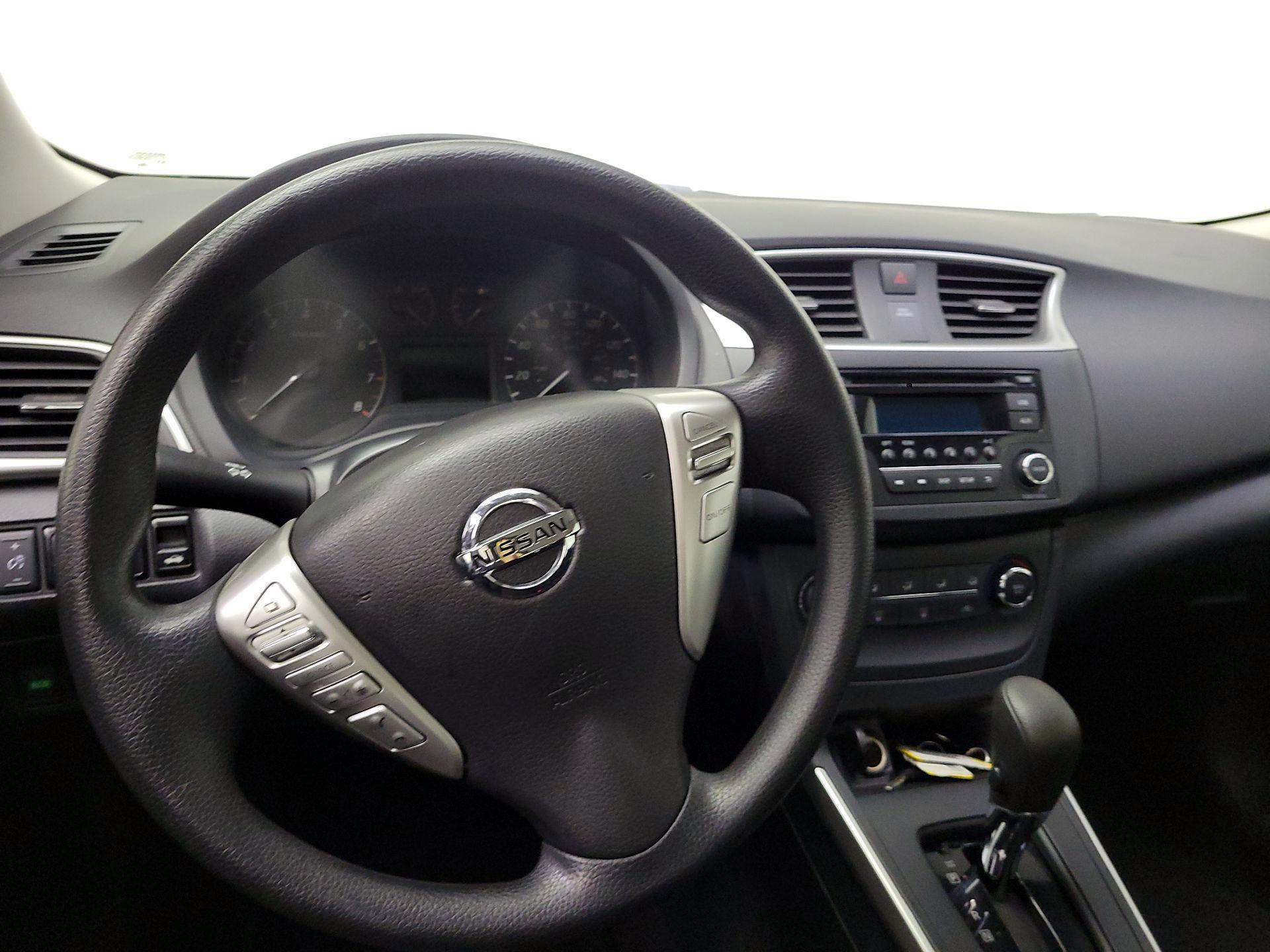 Thumbnail: 2016 Nissan Sentra - 10