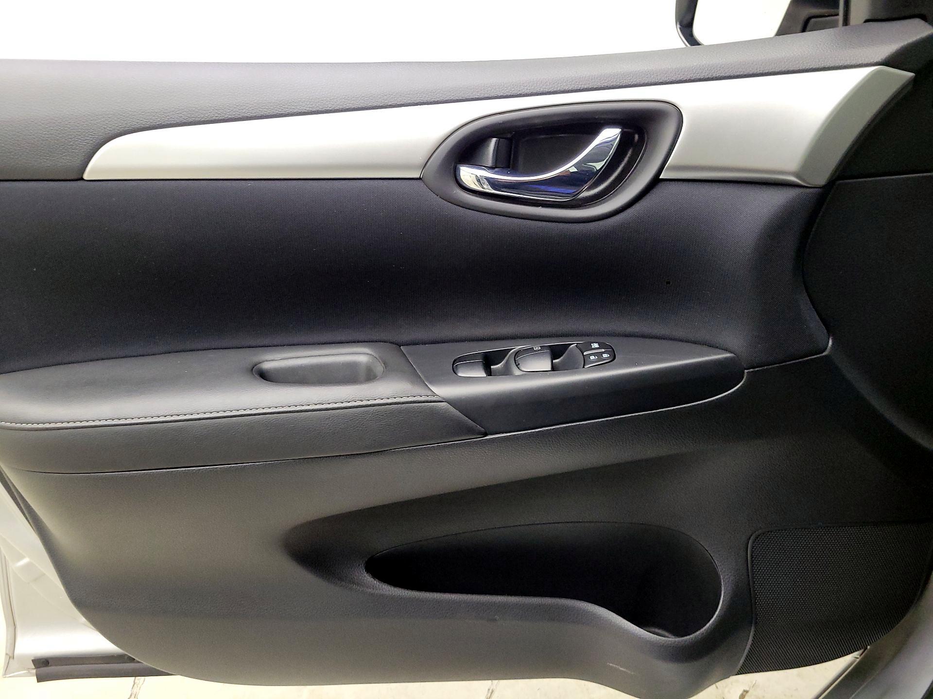 Thumbnail: 2016 Nissan Sentra - 12