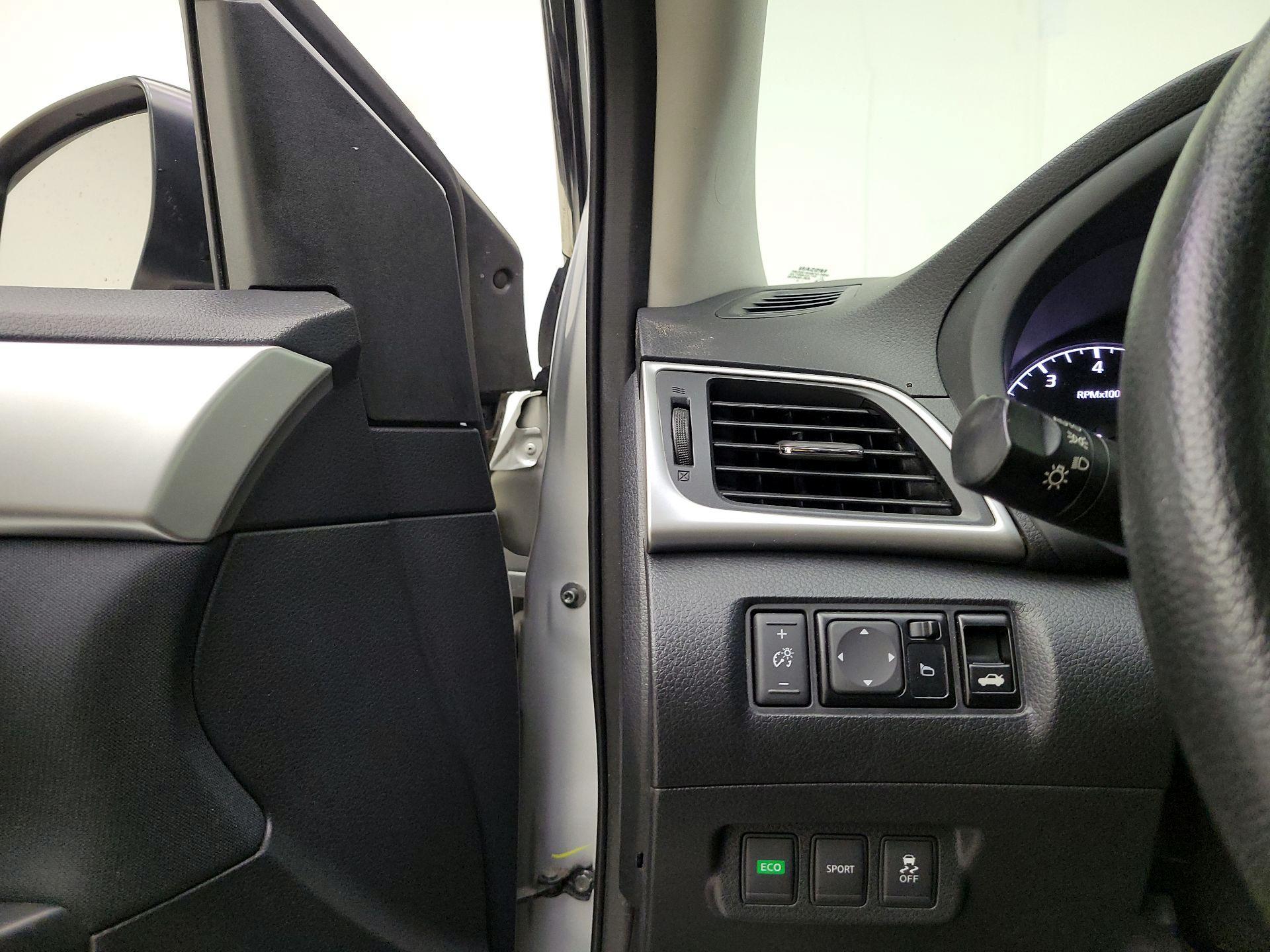 Thumbnail: 2016 Nissan Sentra - 13