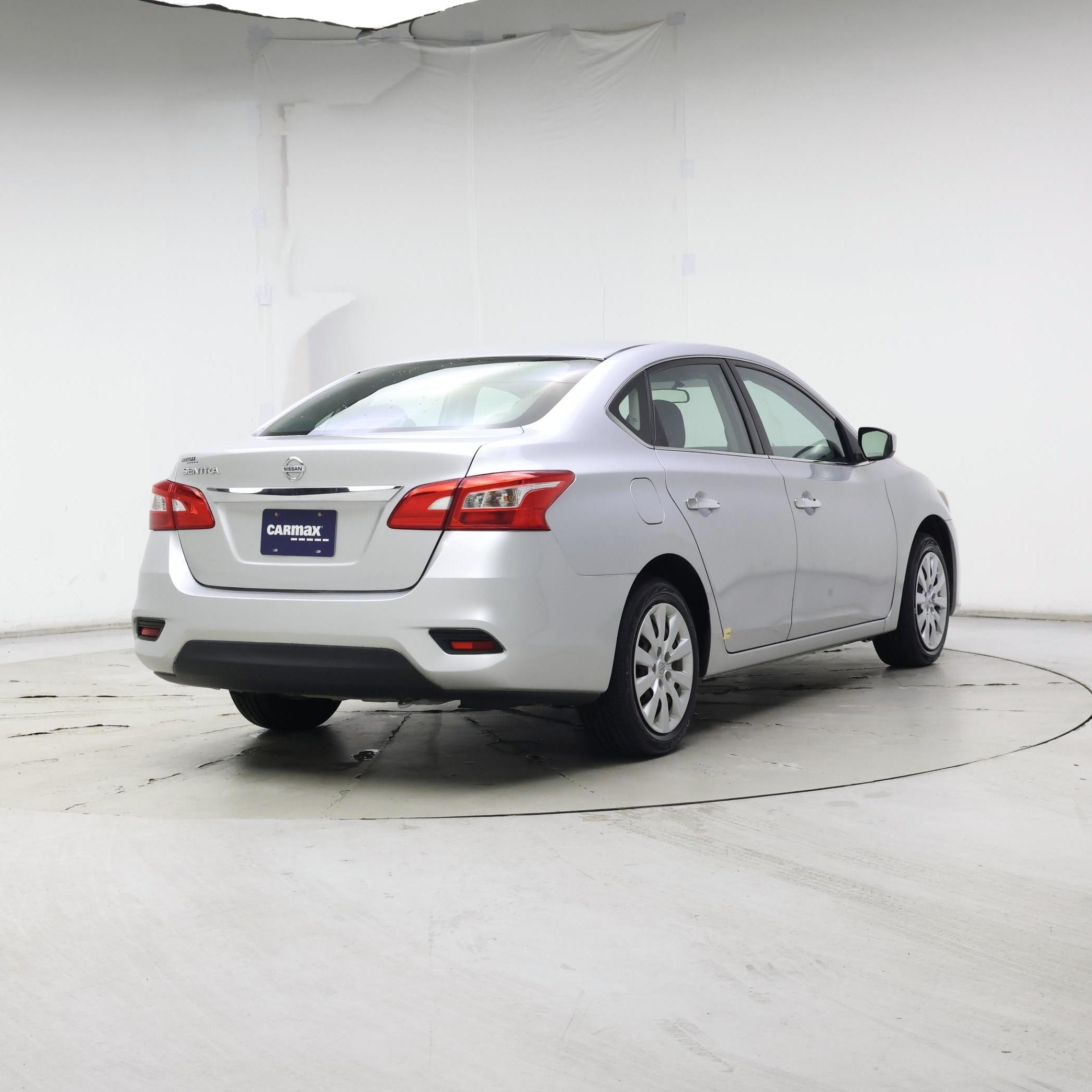 Thumbnail: 2016 Nissan Sentra - 8
