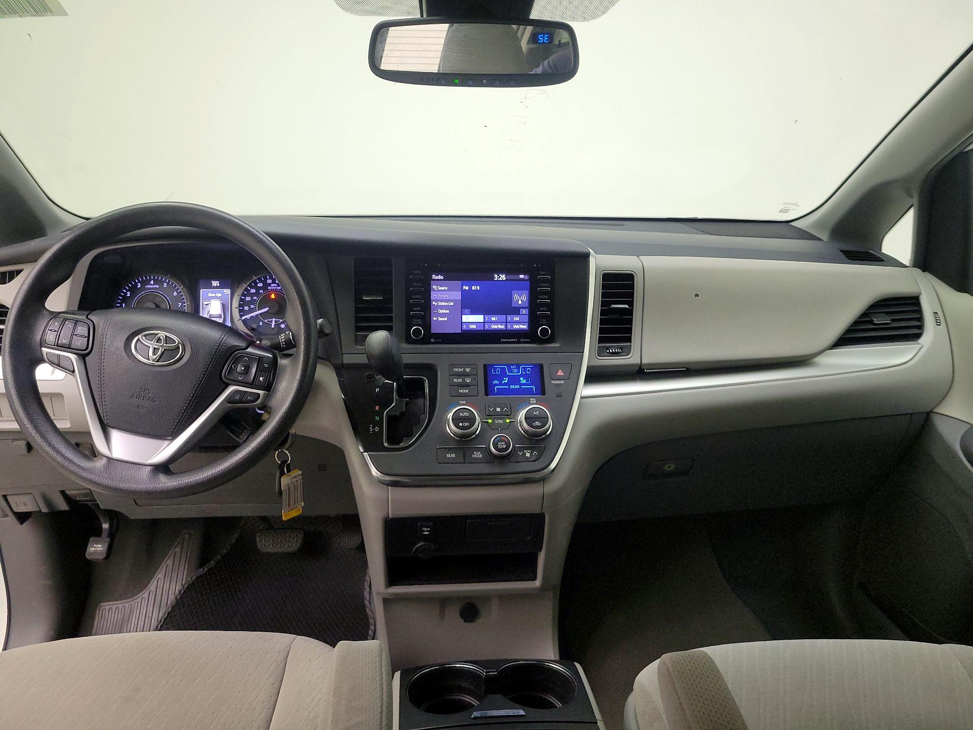 Thumbnail: 2019 Toyota Sienna - 9