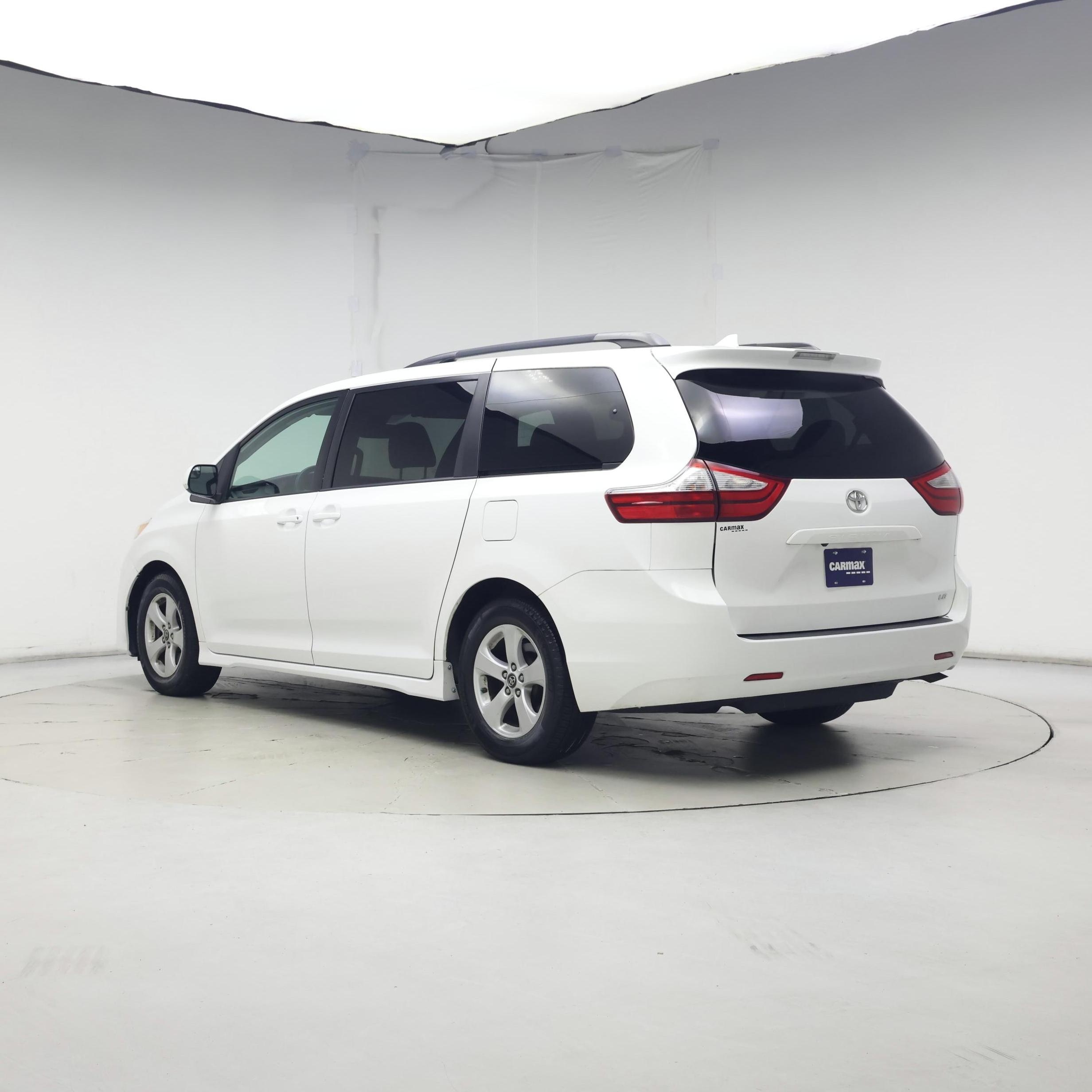 Thumbnail: 2019 Toyota Sienna - 2