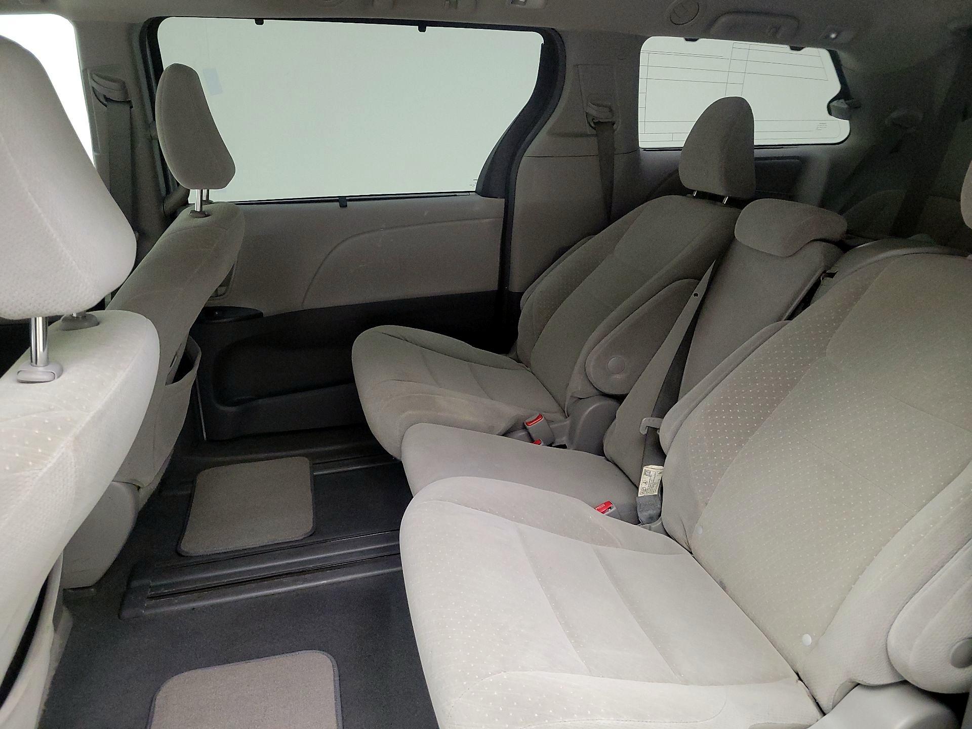 Thumbnail: 2019 Toyota Sienna - 19