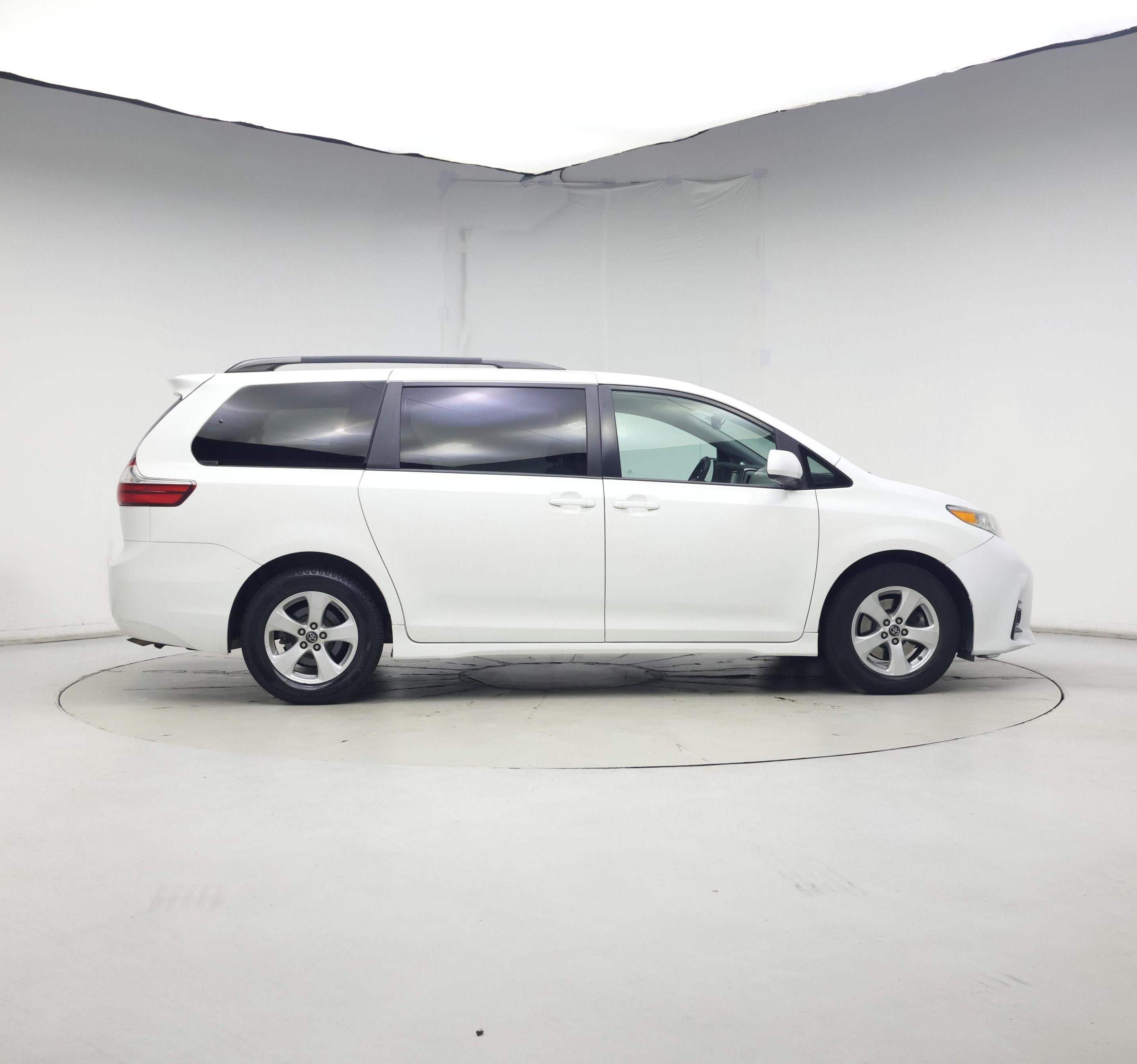 Thumbnail: 2019 Toyota Sienna - 7